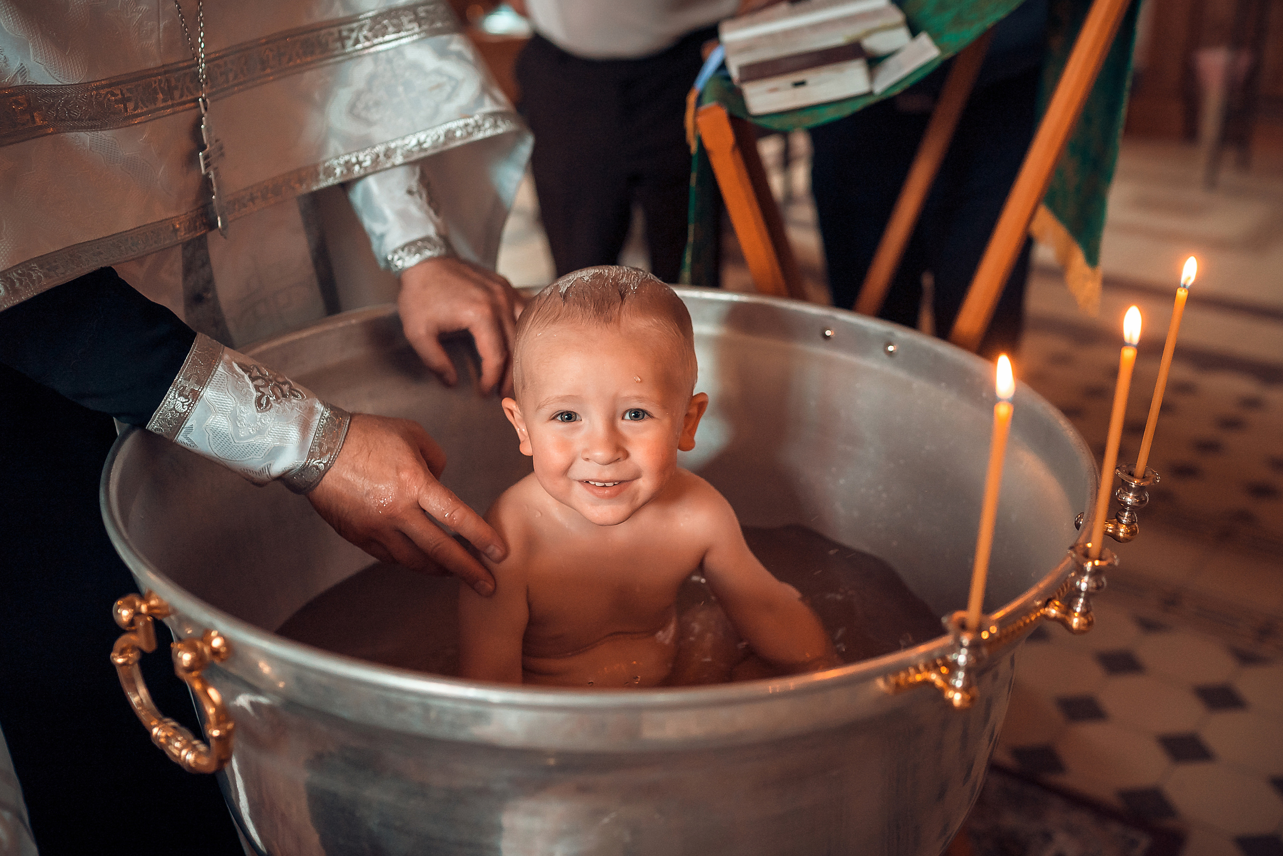 Крещение ребенка в Красноярске, Храм Иоанна Предтечи. Фотограф на Крещение и Венчание в Красноярске Рамазанова Юлия