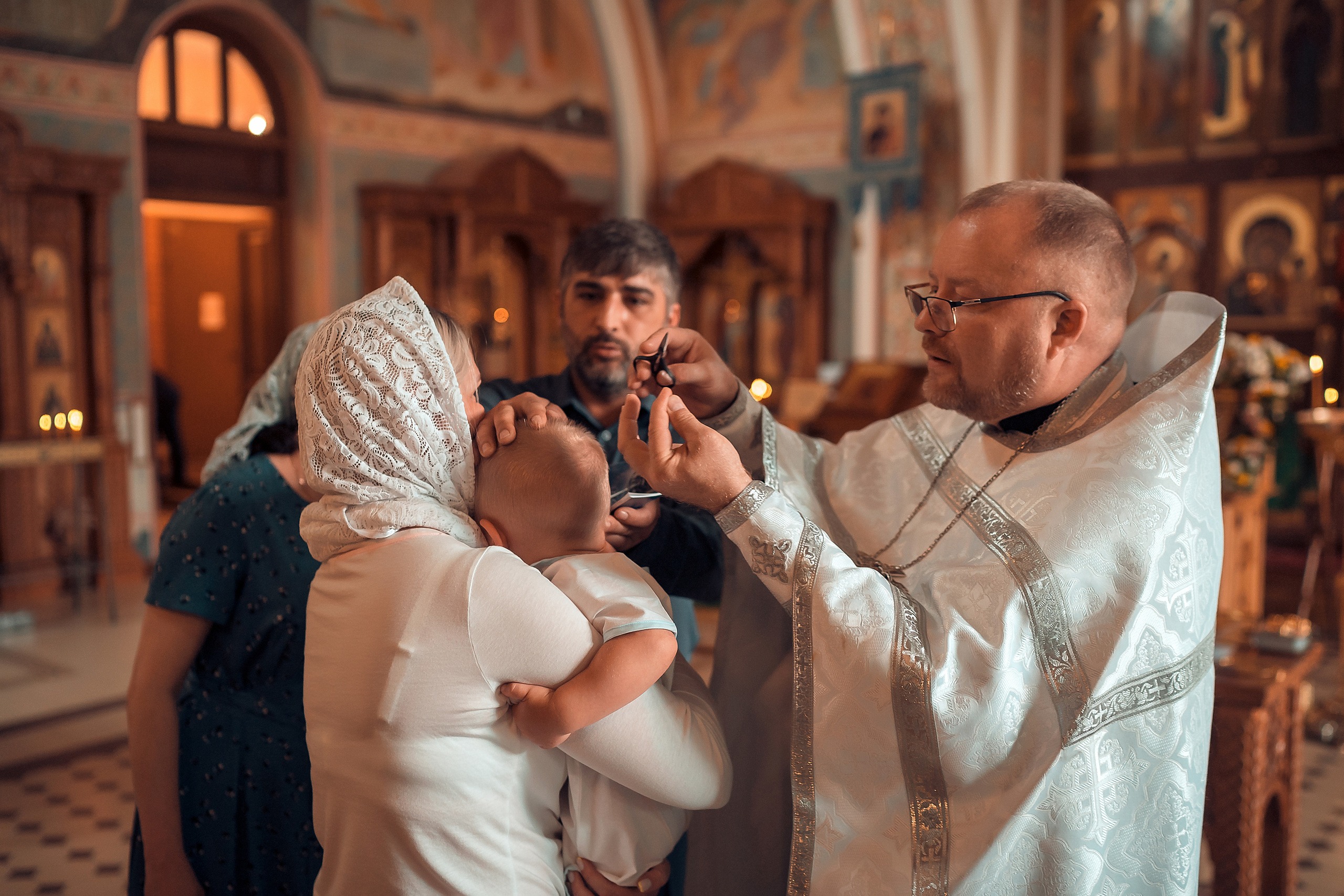 Крещение ребенка в Красноярске, Храм Иоанна Предтечи. Фотограф на Крещение и Венчание в Красноярске Рамазанова Юлия