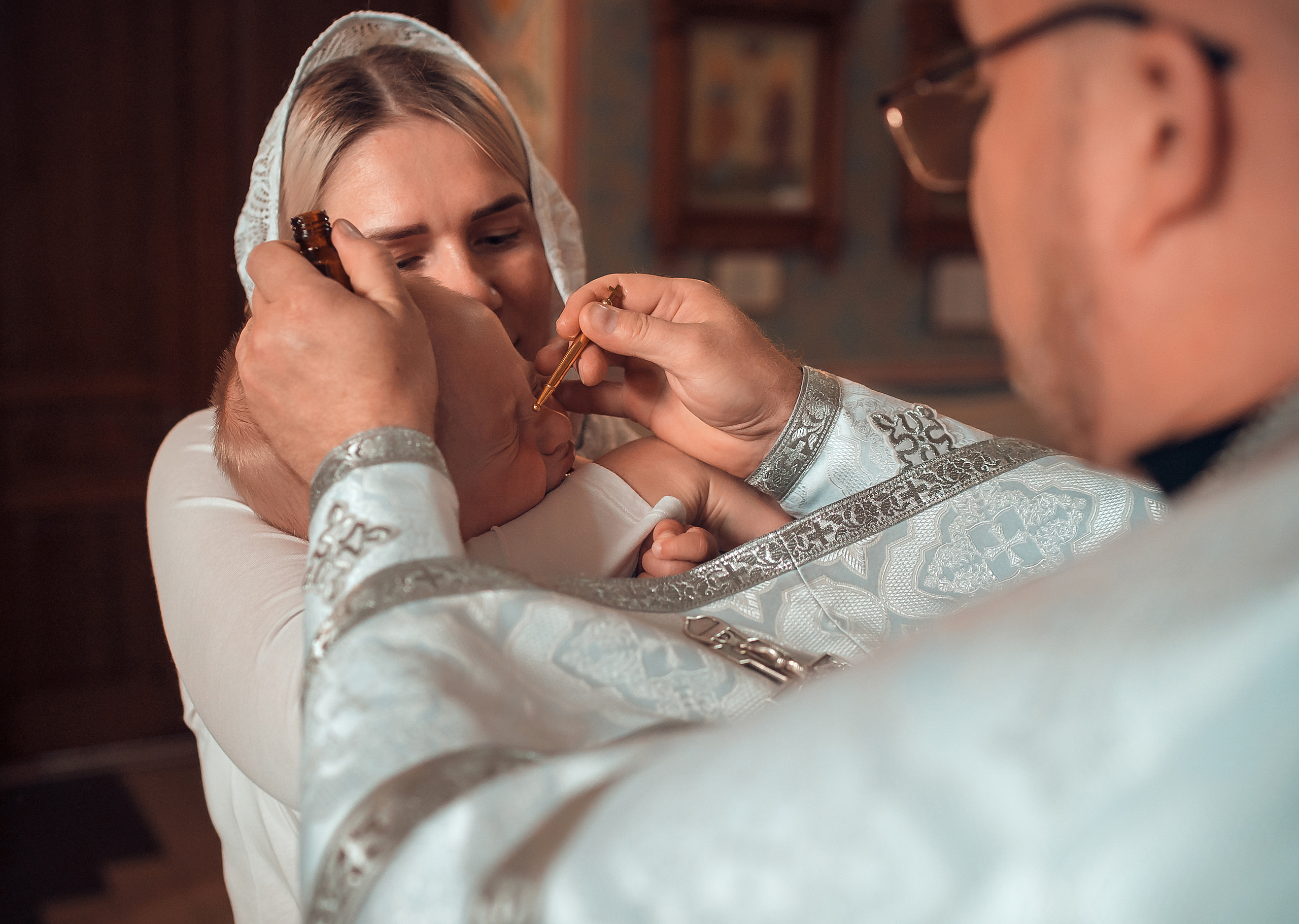 Крещение ребенка в Красноярске, Храм Иоанна Предтечи. Фотограф на Крещение и Венчание в Красноярске Рамазанова Юлия