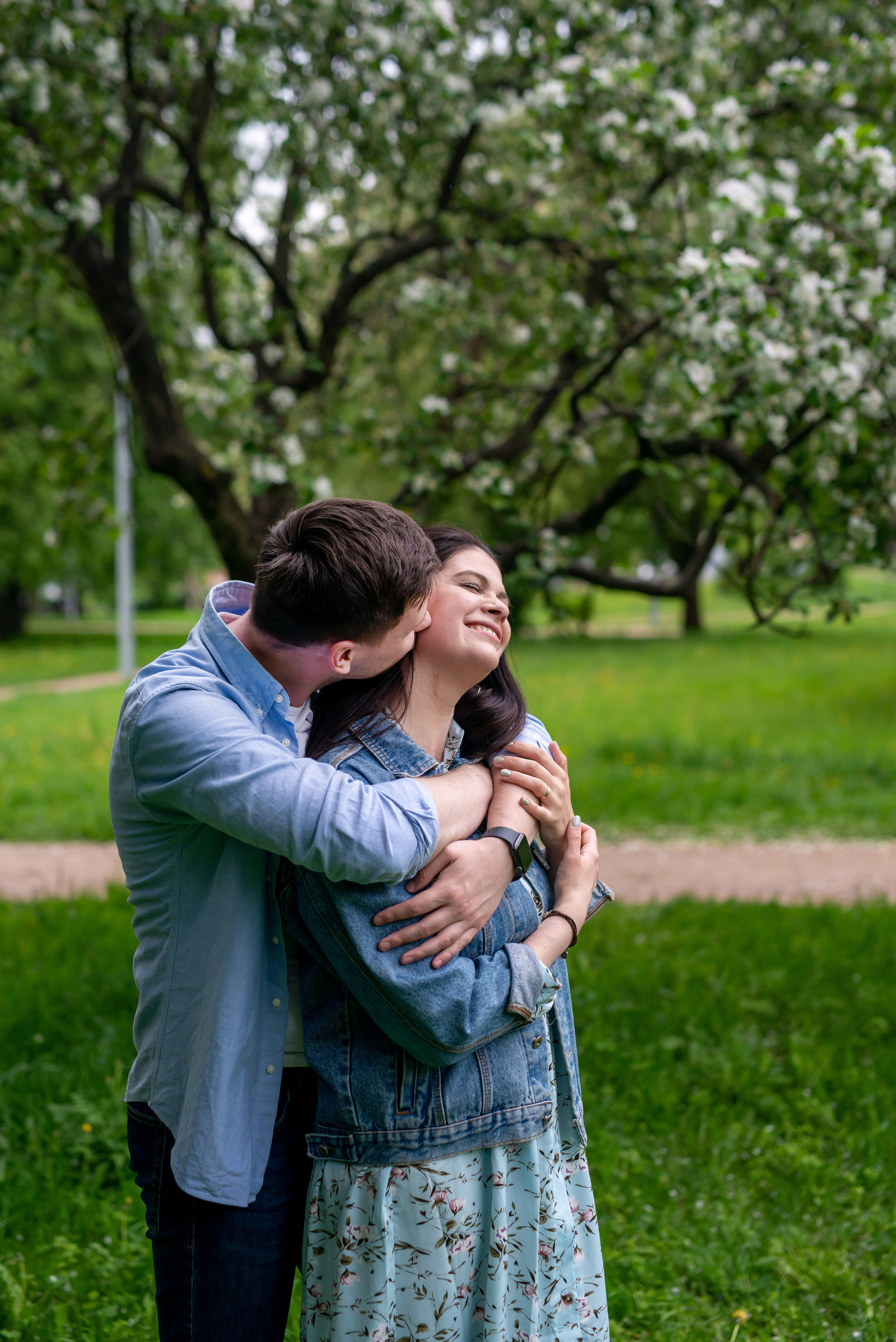 Наташа и Дима (фотосессия в цветущих садах). Портретный, семейный и свадебный фотограф в Санкт-Петербурге и в Пушкине Ширяев Денис
