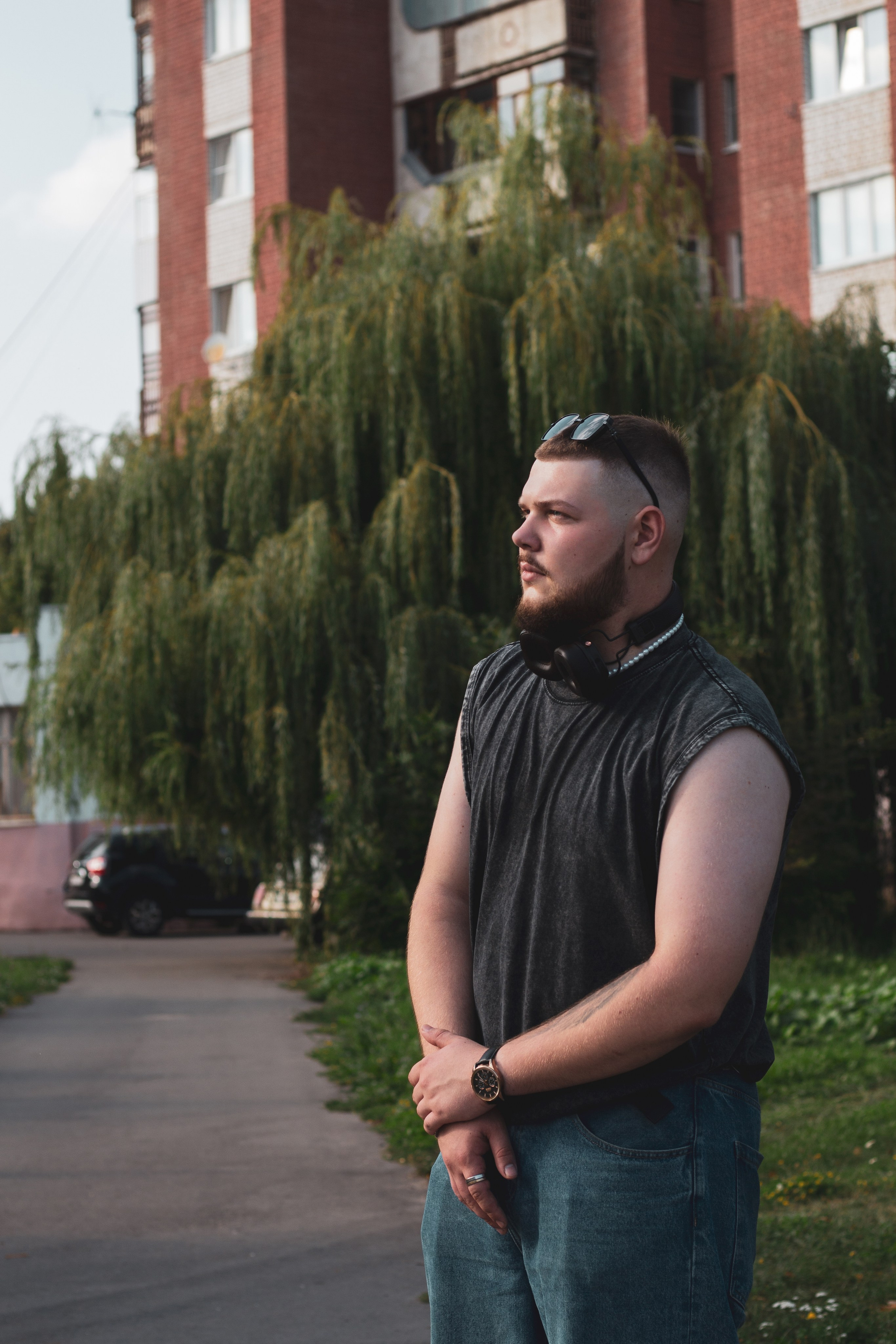 Уличная съемка — Кирилл. Портретный фотограф в Орле. Готовые фото за 3 дня! Помощь в позировании. Советы по организации