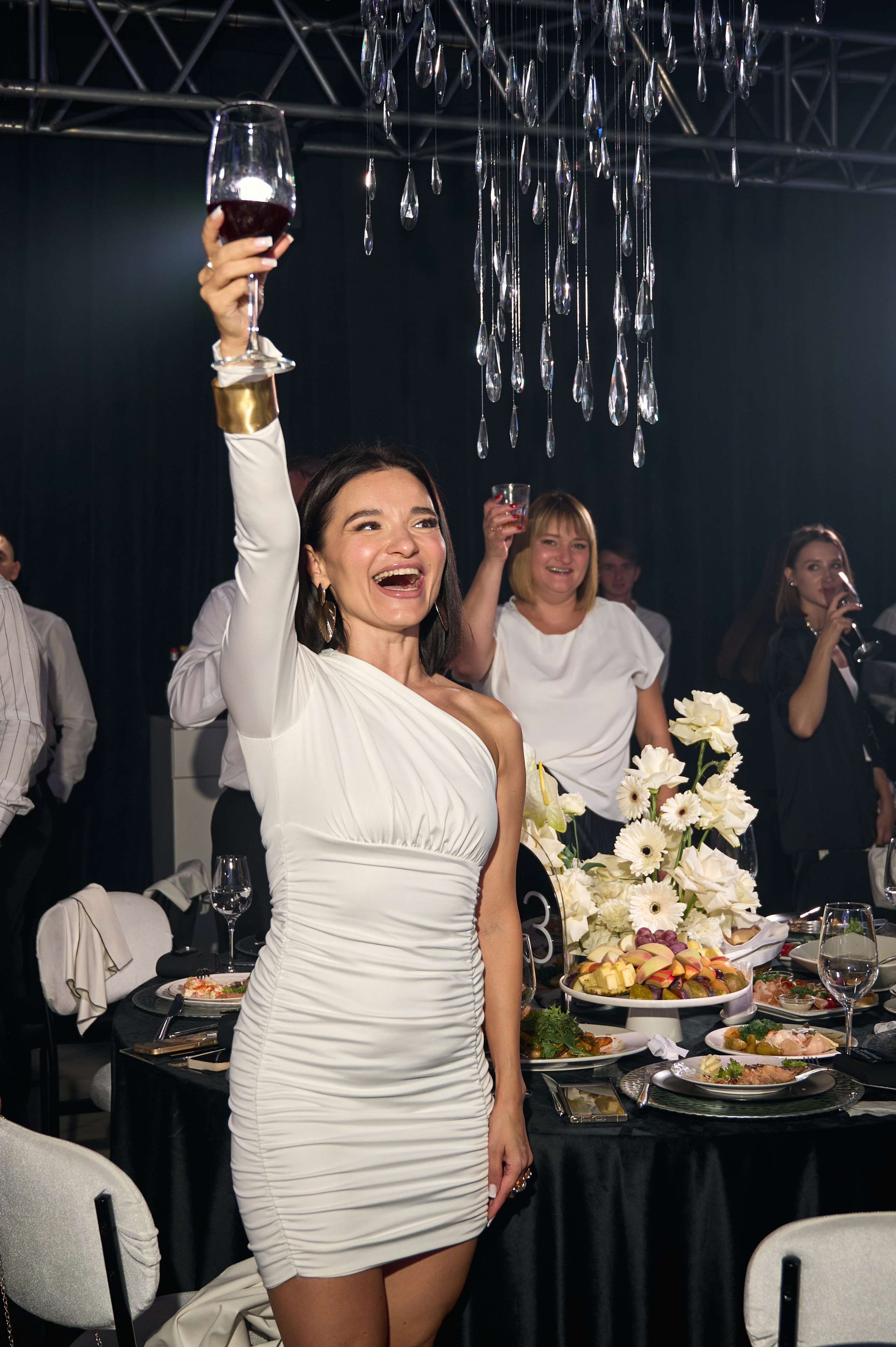 Свадьба с искусственным интеллектом в Усадьбе фамилии от ТВИНС СТУДИО лучших фотографов Краснодара. ТВИНС СТУДИО — лучшие свадебные фотографы и видеографы в Краснодаре