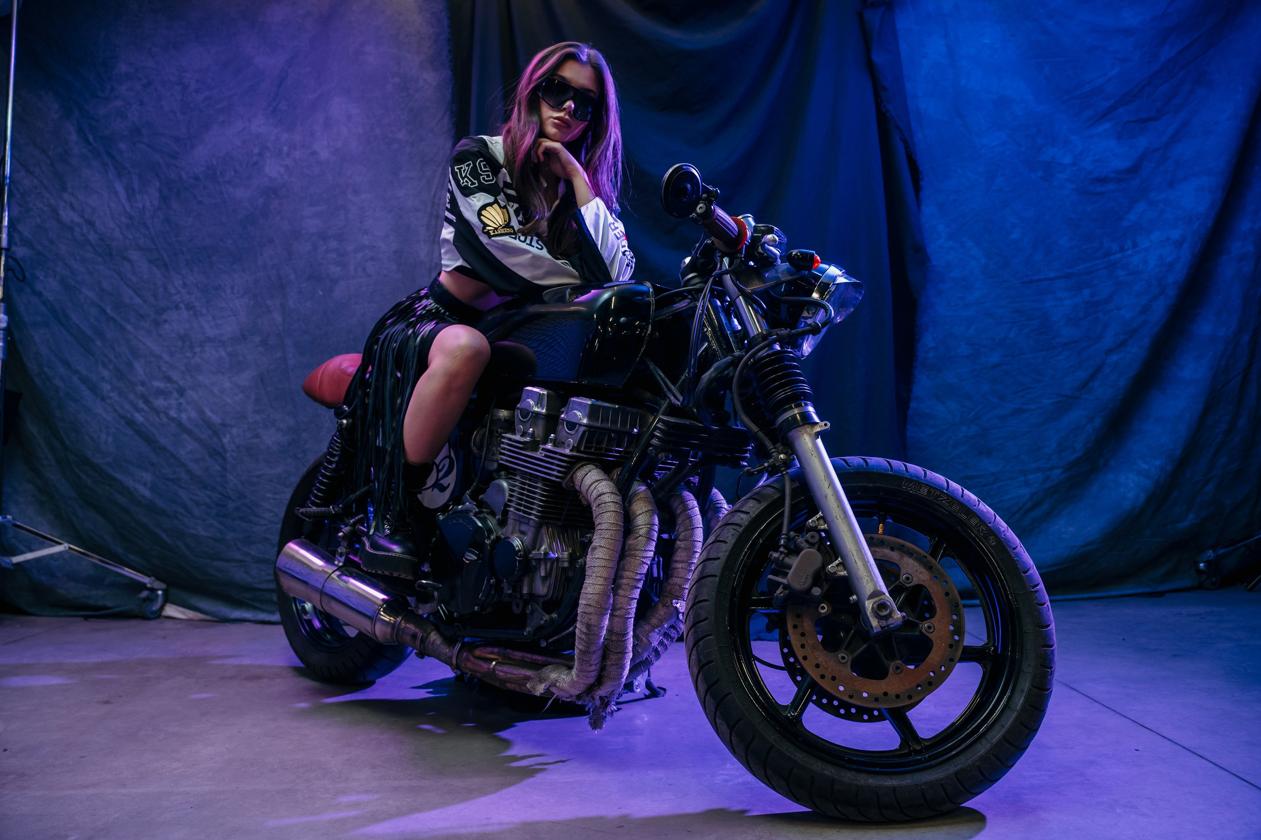 Фотосессия с мотоциклом в студии Санкт-Петербург. Свадебный, семейный, портретный, репортажный фотограф в Санкт-Петербурге