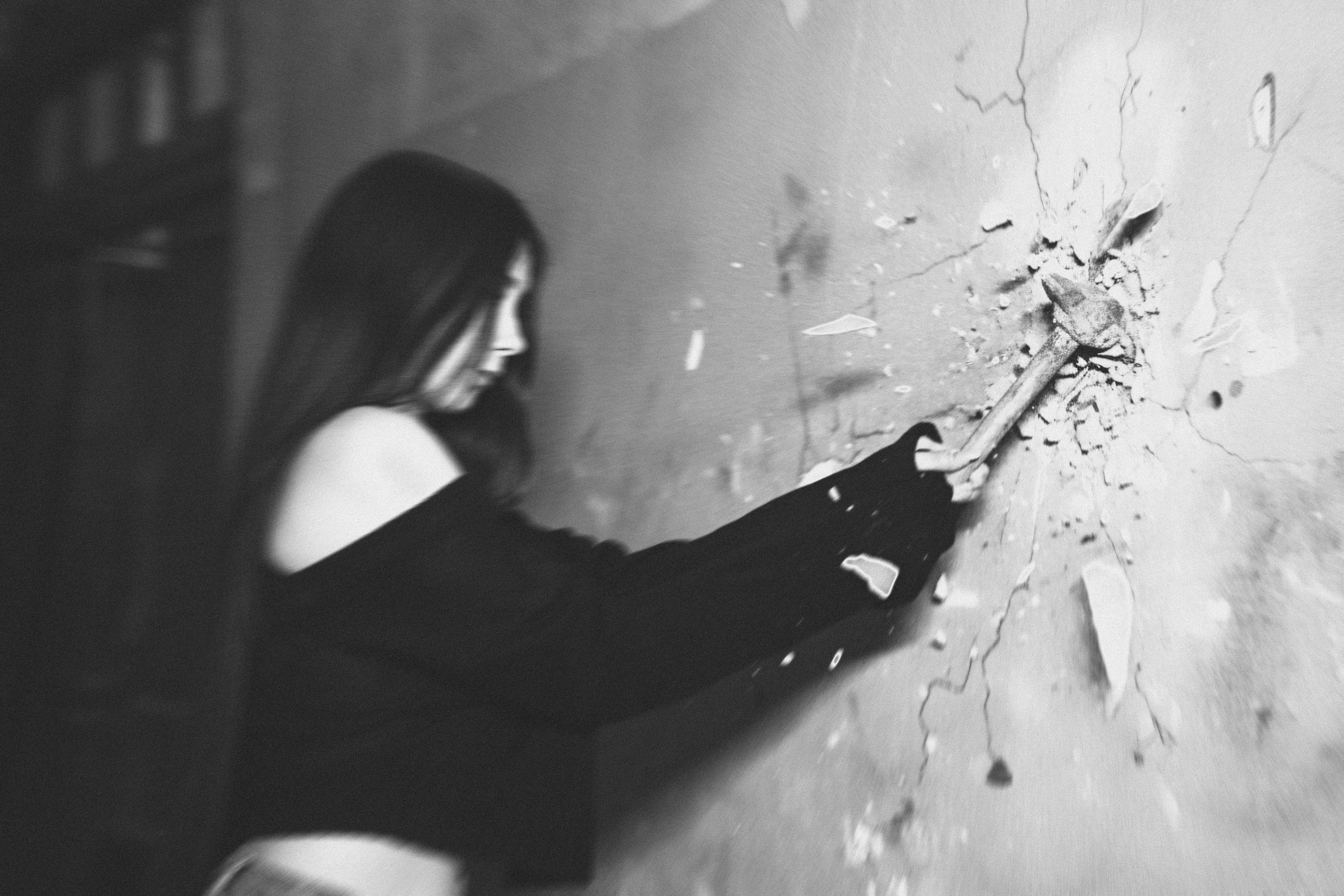 Эльвина в ярости на заброшке. Арсений Марасинский — фотограф в Казани