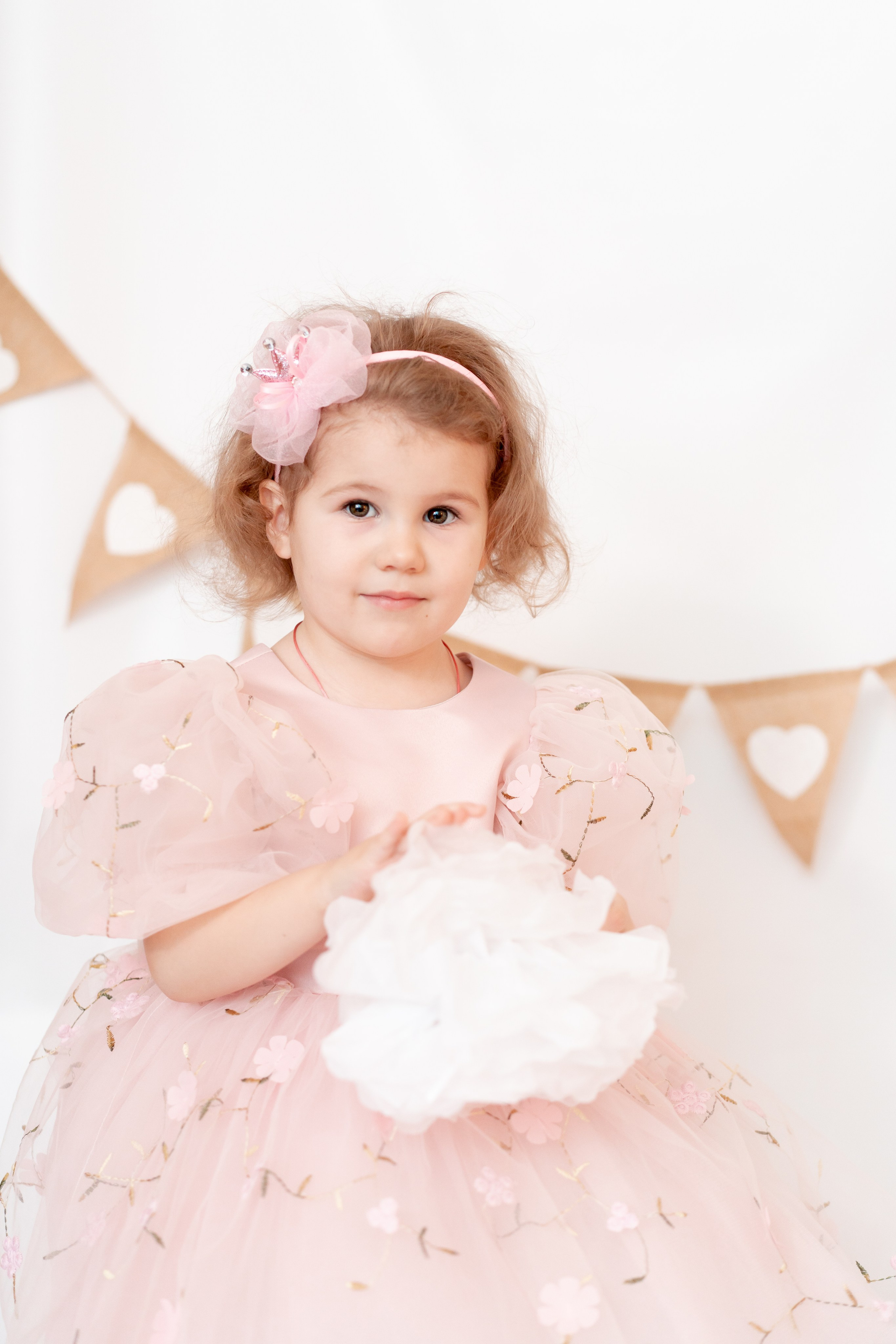 С Днём Рождения ребенка, портрет. Детская, семейная фотостудия в Санкт-Петербурге