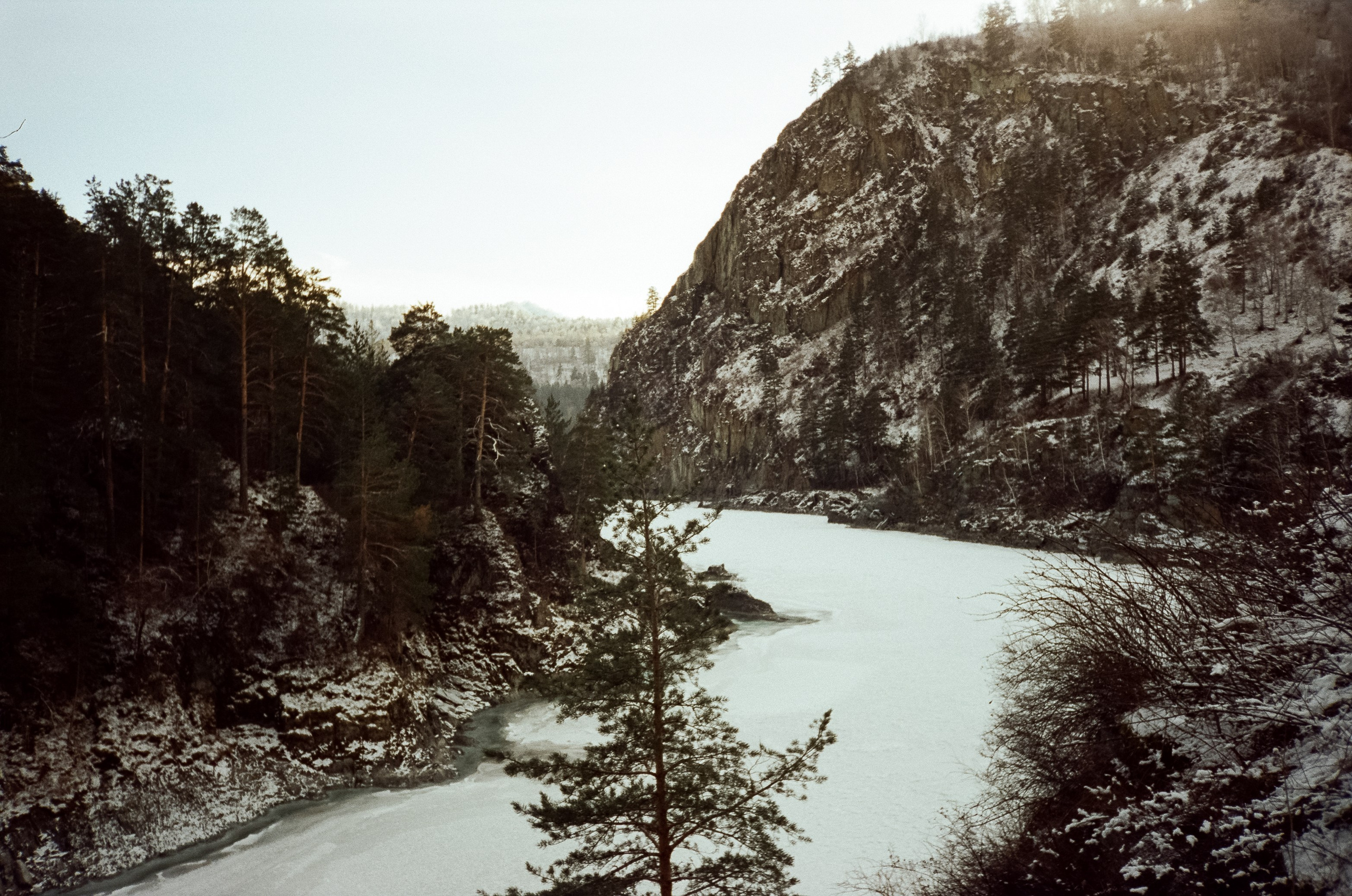 Остров Патмос зимой. Подвесной мост, льды и скалы. Фотограф-документалист Мария Осокина