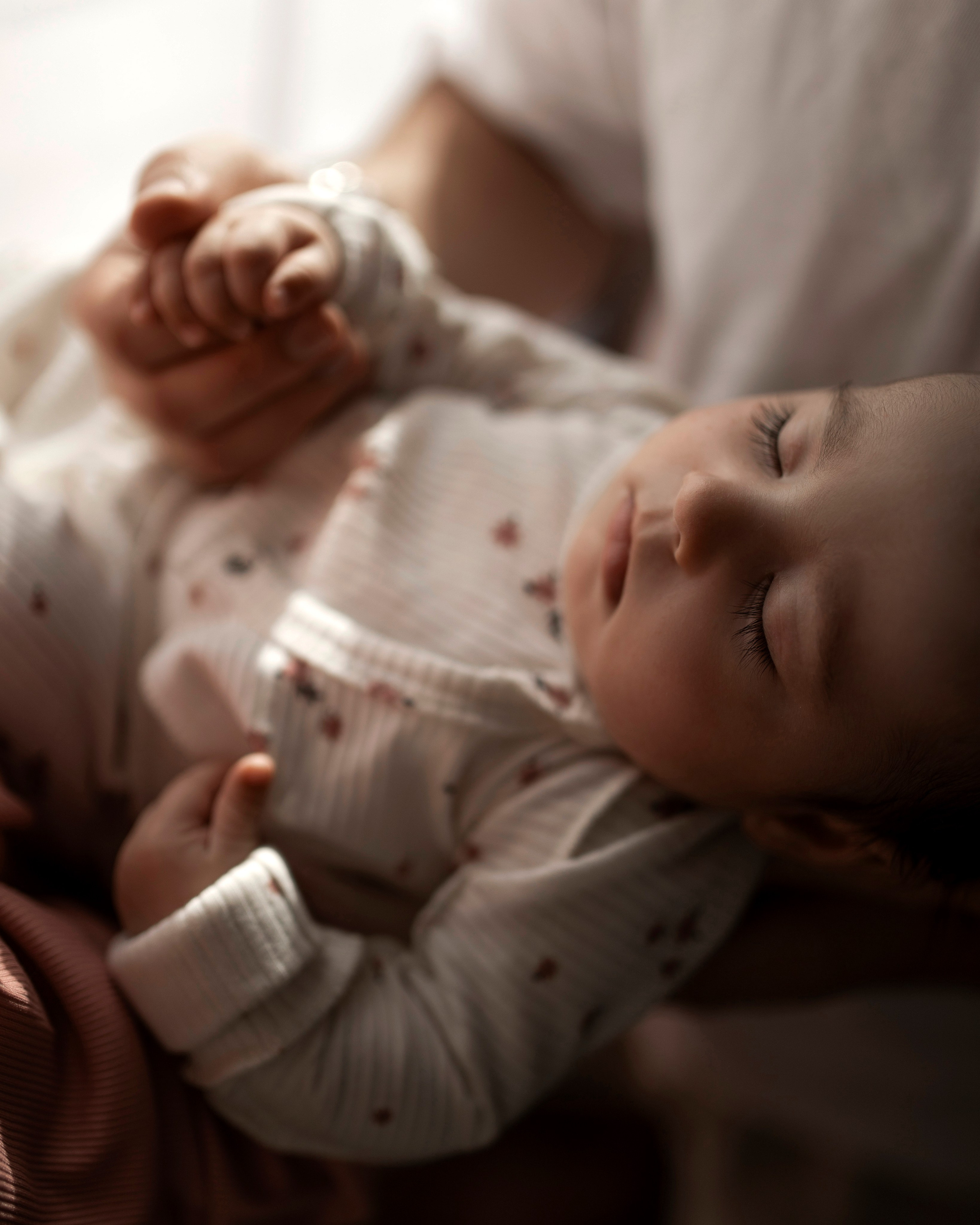 | ПЕРВЫЕ МГНОВЕНИЯ |