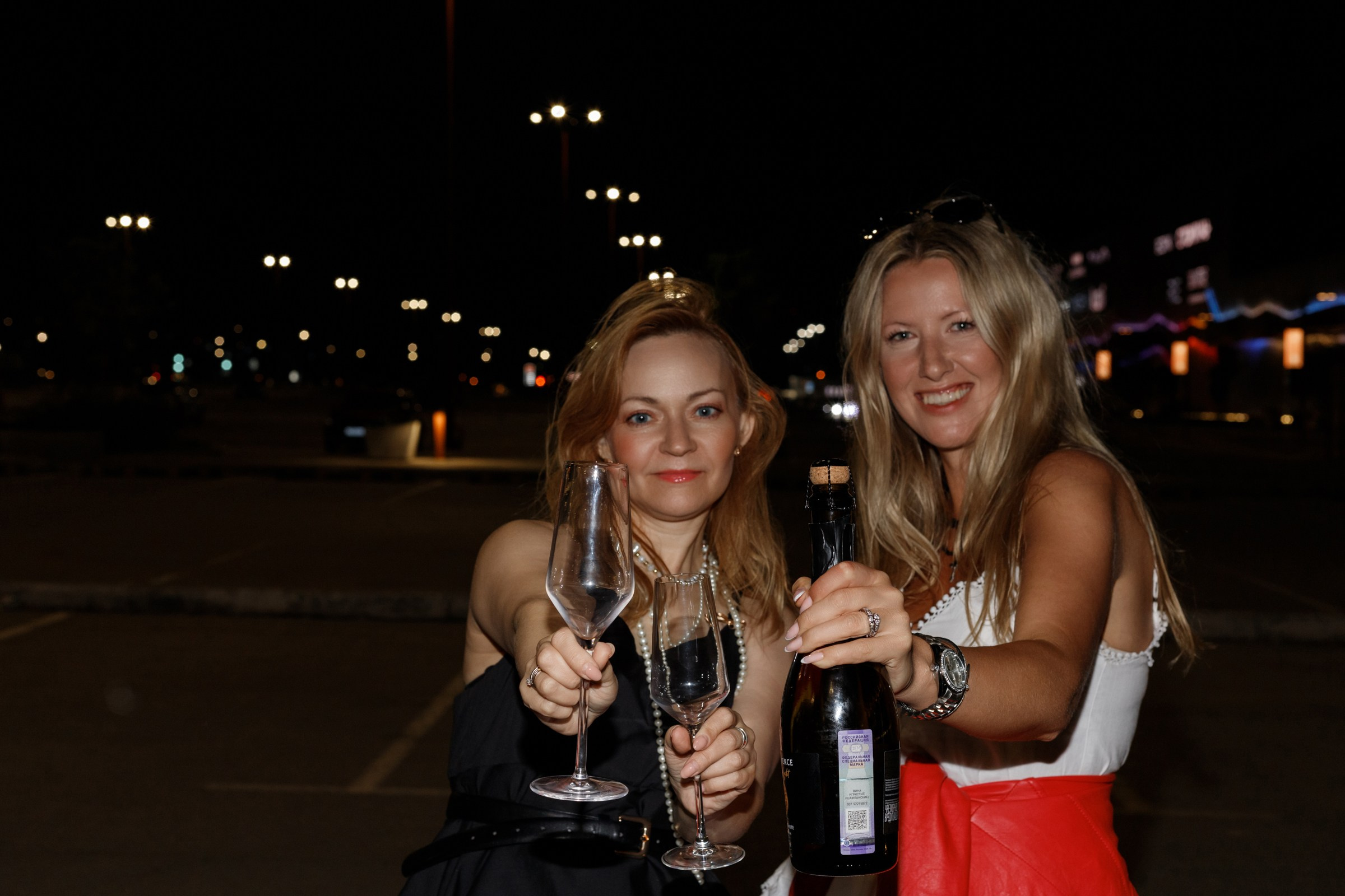 Ночная серия. Вспышка. Наталья. Евгения. Июнь 2025. Фотограф Пермь. Свадьбы. Семья и дети, школа, д. сад. Фотокниги