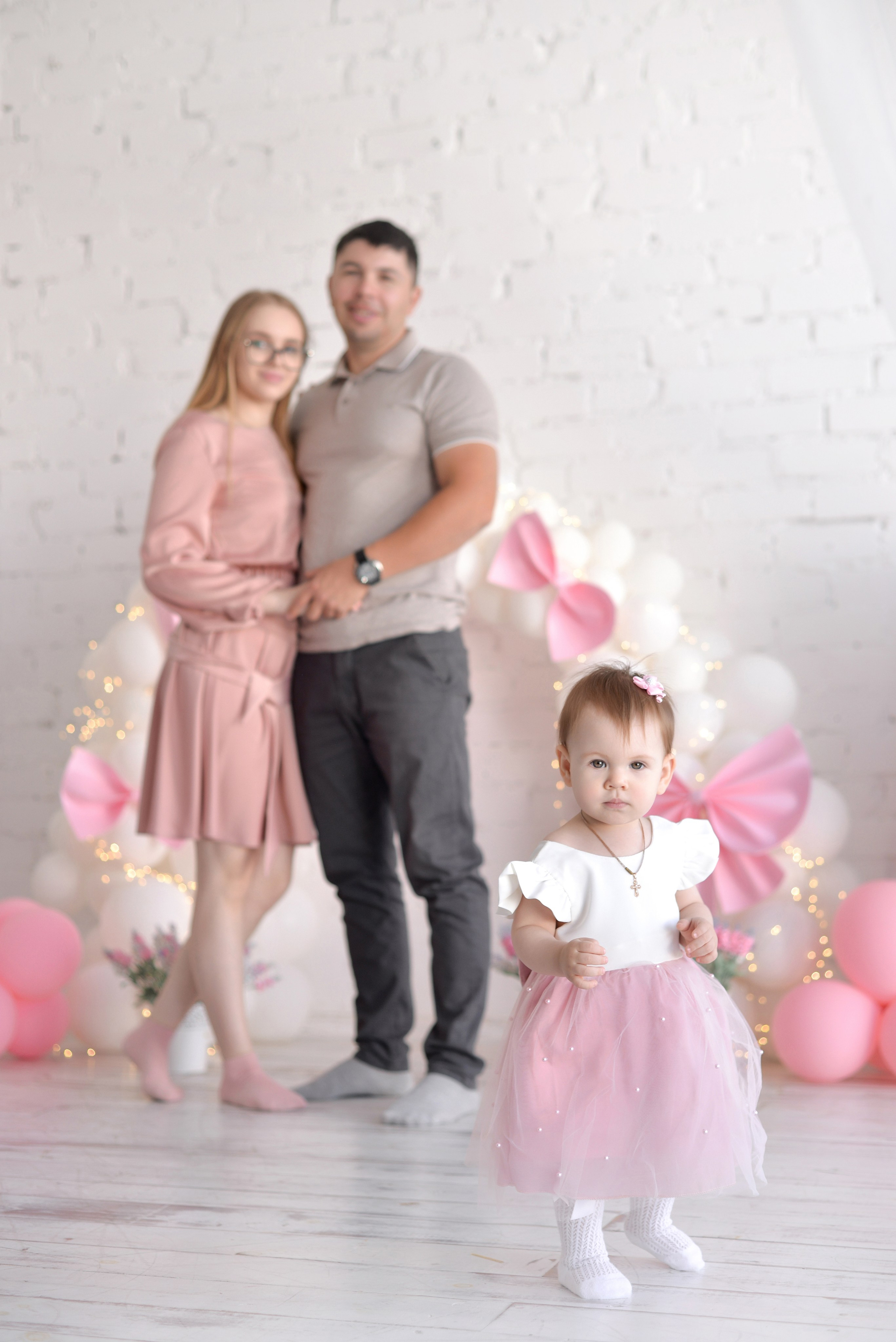 Ариана 1 годик с розовыми бантиками (Рита и Игорь родители). Семейный и свадебный фотограф Галина Абакумова, фотосессии в Белгороде