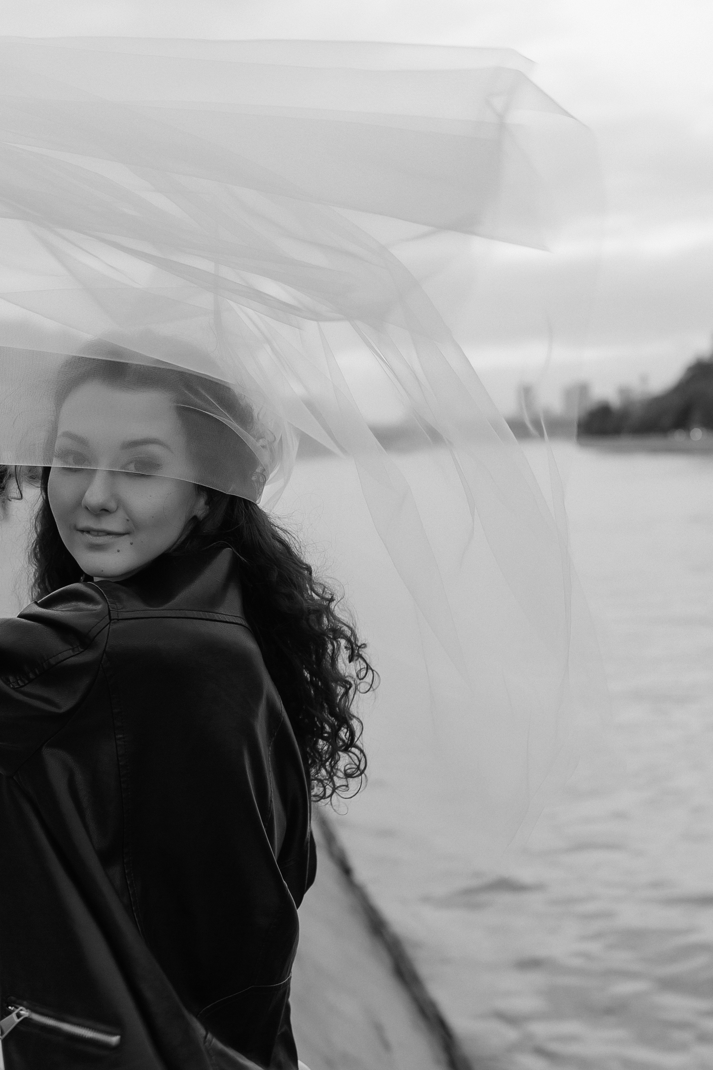 Свадебная фотосессия на набережной Москвы реки. Фото Радости. Свадебный и семейный фотограф в Москве Юлия Самойлова