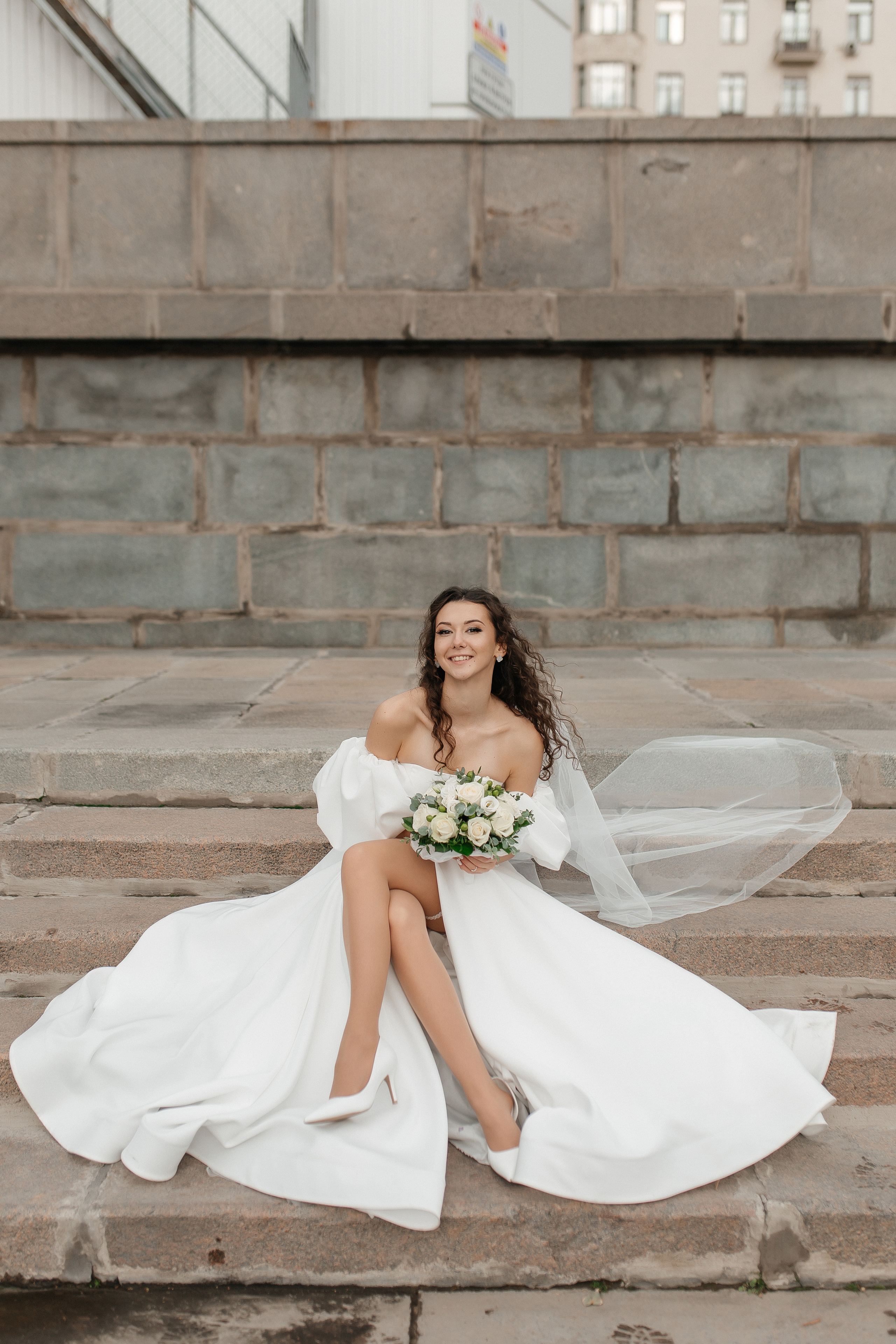 Свадебная фотосессия на набережной Москвы реки. Фото Радости. Свадебный и семейный фотограф в Москве Юлия Самойлова