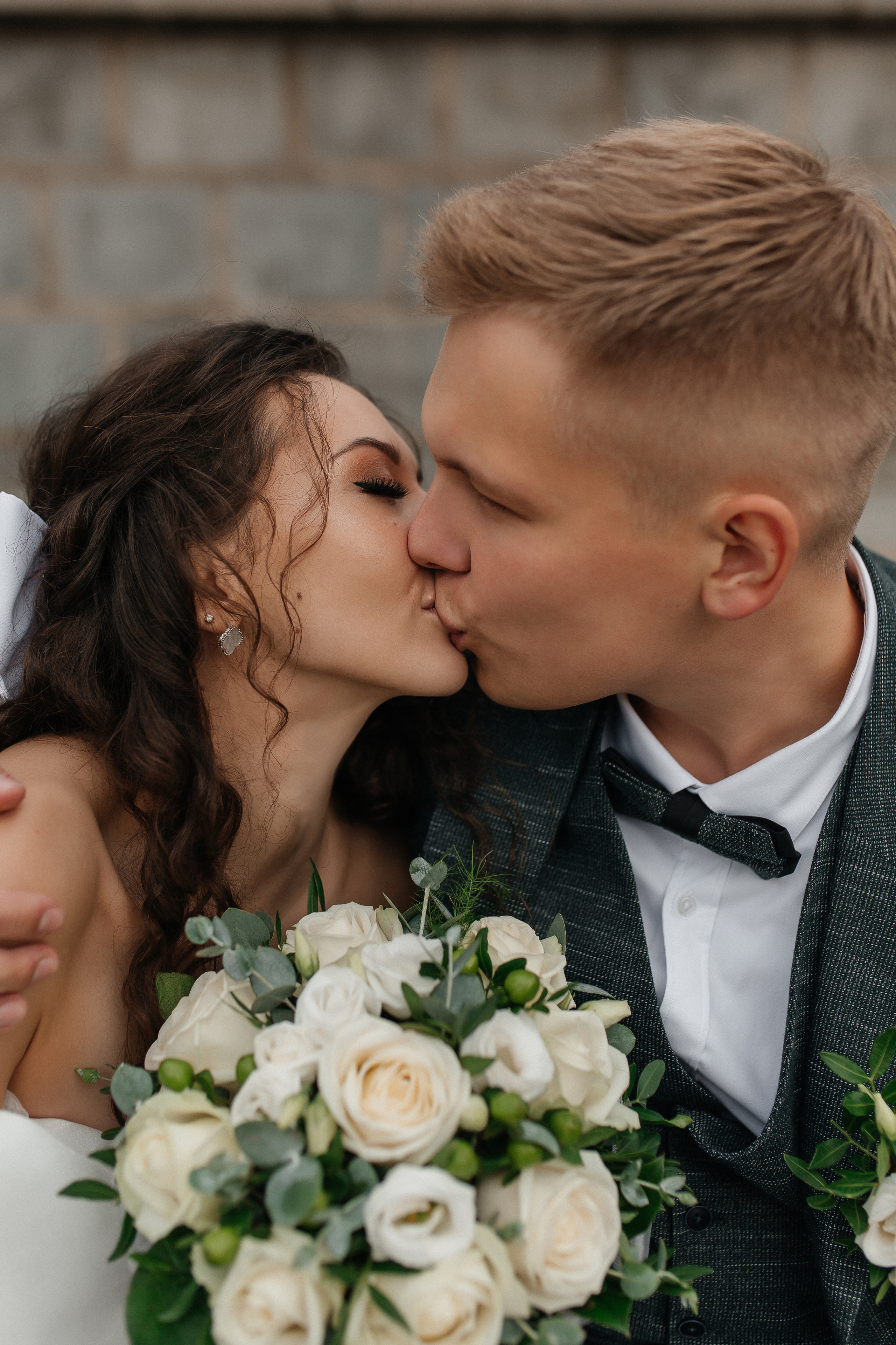 Свадебная фотосессия на набережной Москвы реки. Фото Радости. Свадебный и семейный фотограф в Москве Юлия Самойлова