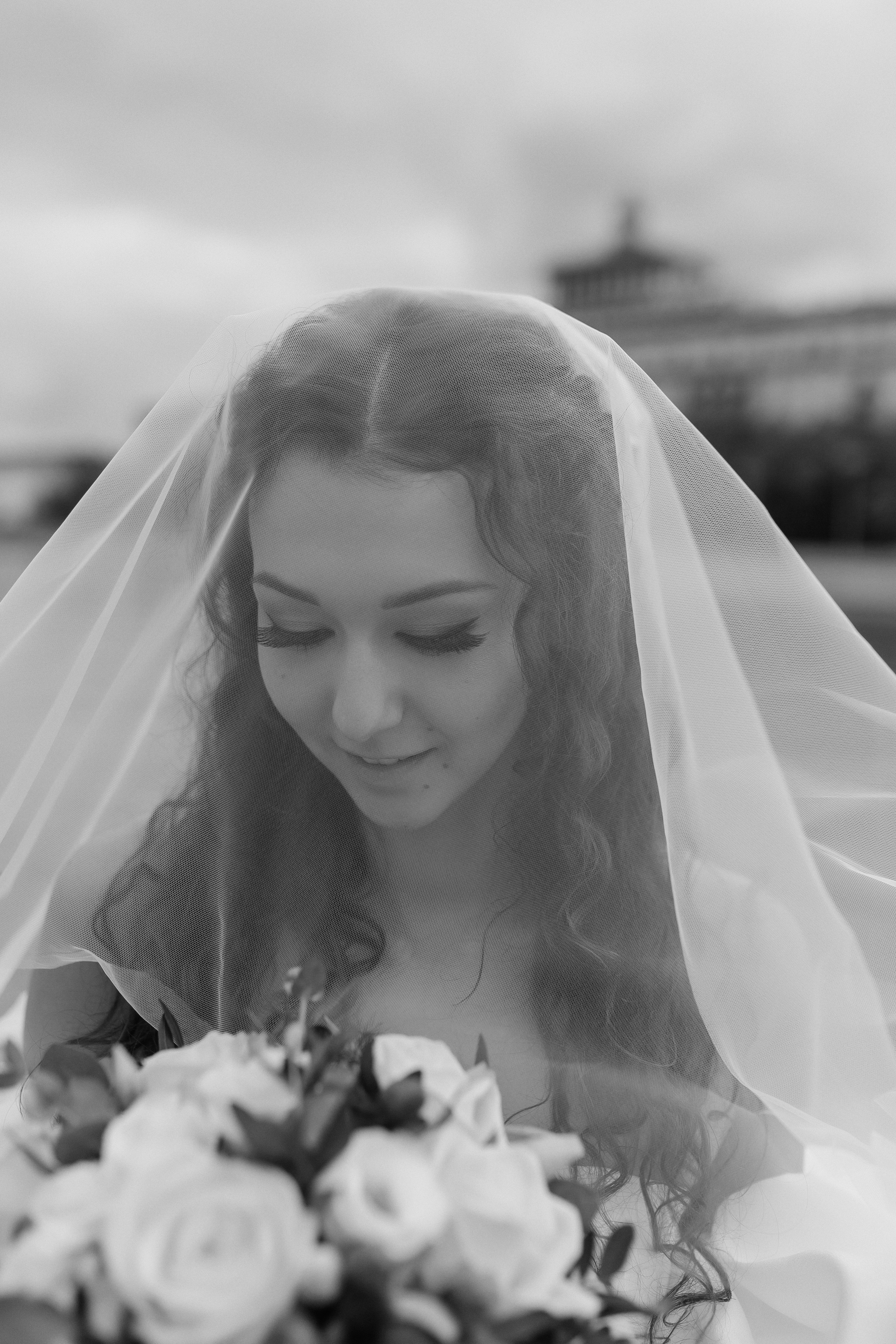 Свадебная фотосессия на набережной Москвы реки. Фото Радости. Свадебный и семейный фотограф в Москве Юлия Самойлова