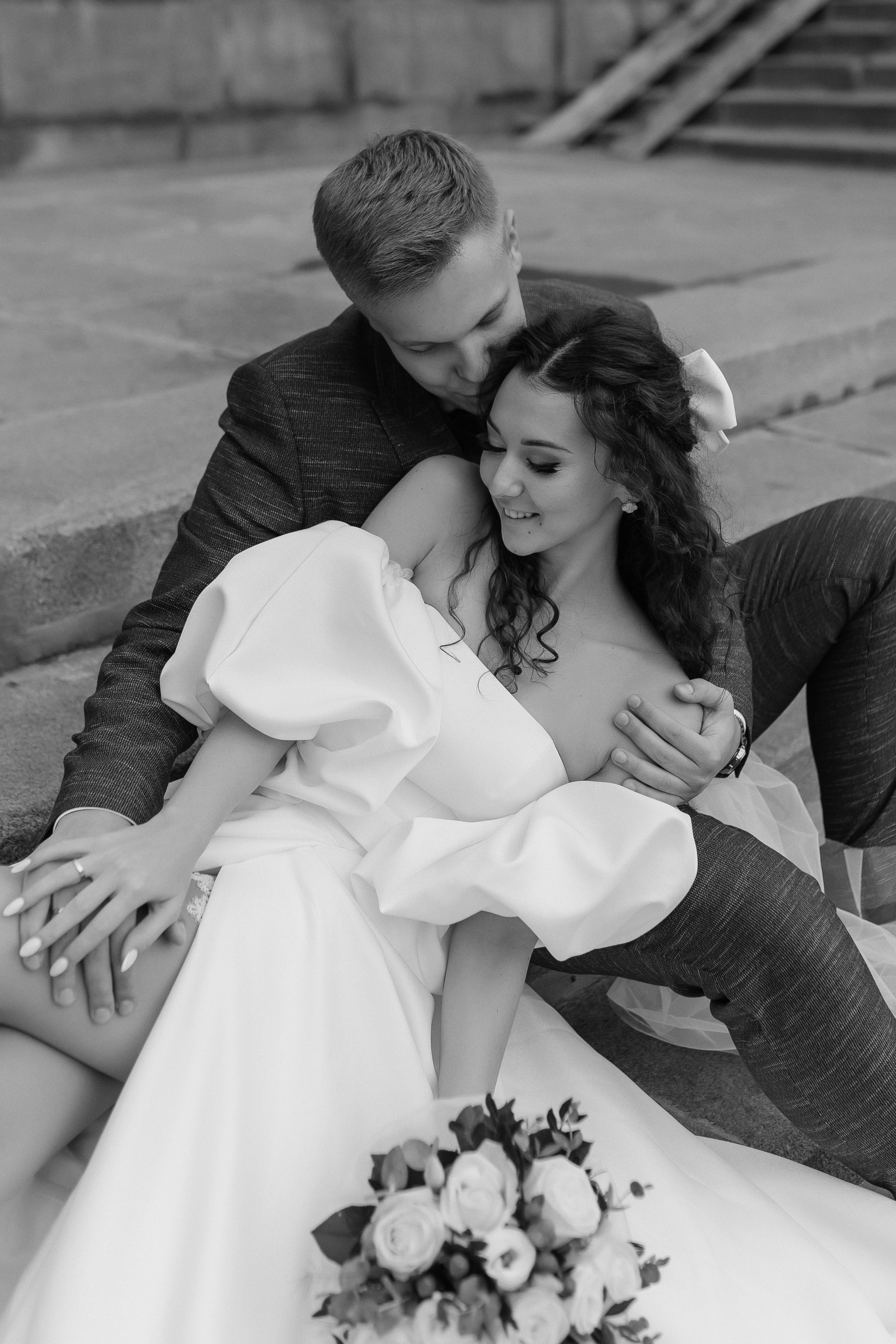 Свадебная фотосессия на набережной Москвы реки. Фото Радости. Свадебный и семейный фотограф в Москве Юлия Самойлова