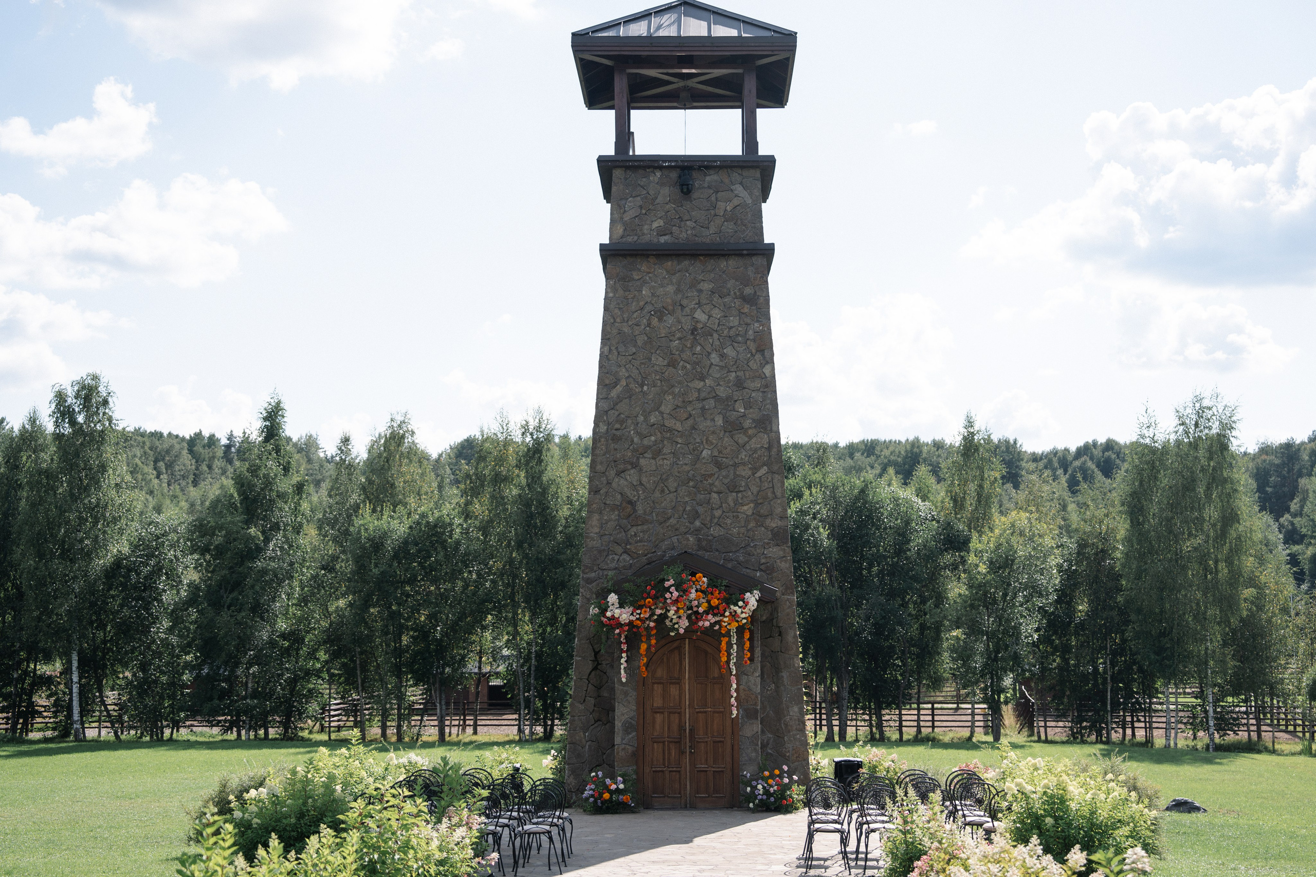 Арина & Иван. Камерная свадьба на природе в стиле в расслабленном стиле. Свадебный фотограф организатор в Санкт-Петербурге Ассоль Опарина