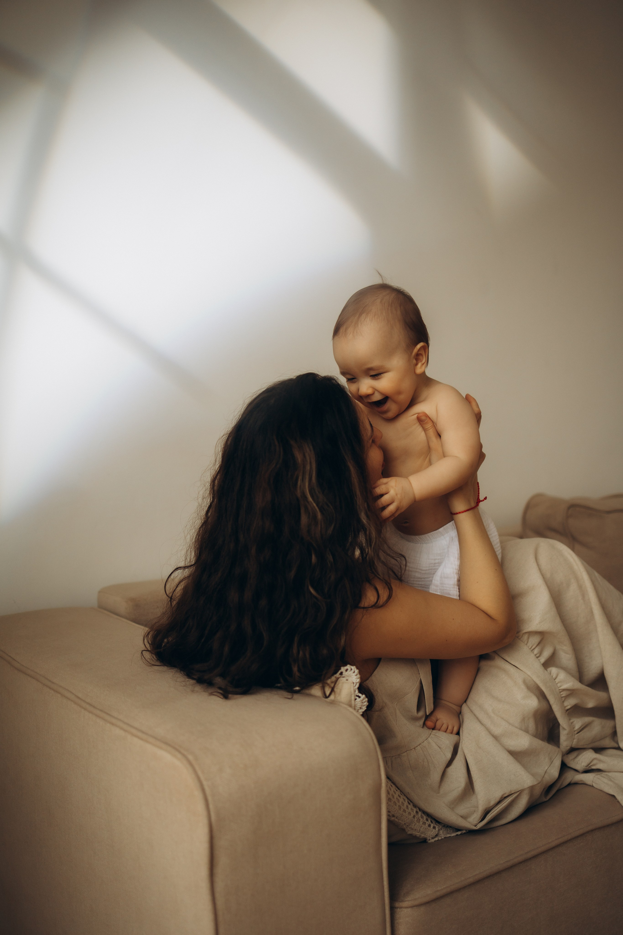 Регина и малыш Дима. Семейный, домашний, ньюборн фотограф Москва Цветкова Елизавета