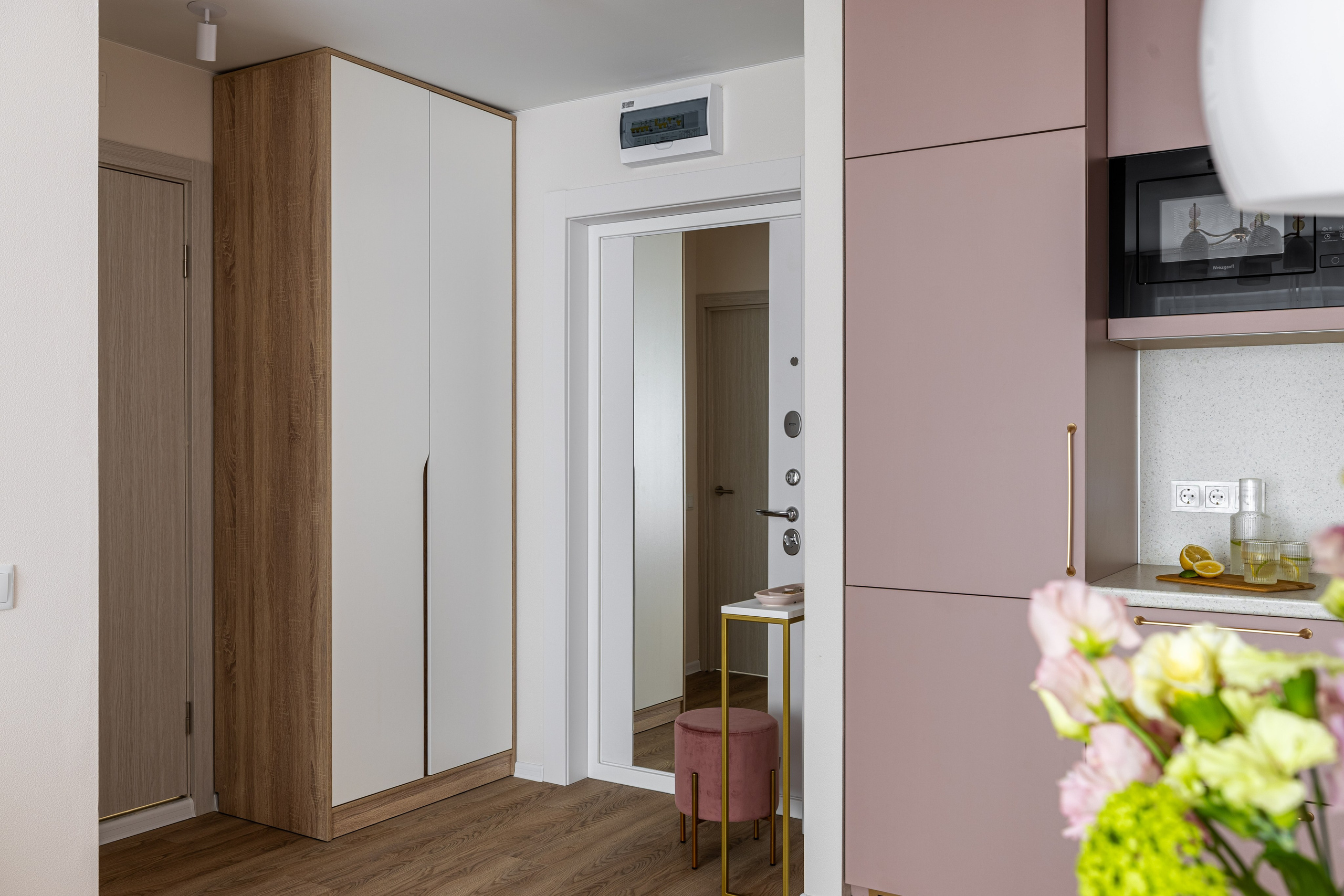 Леденцовый контемпорари с элементами глэм-софт. Veselinskiy| Интерьерный фотограф | Москва