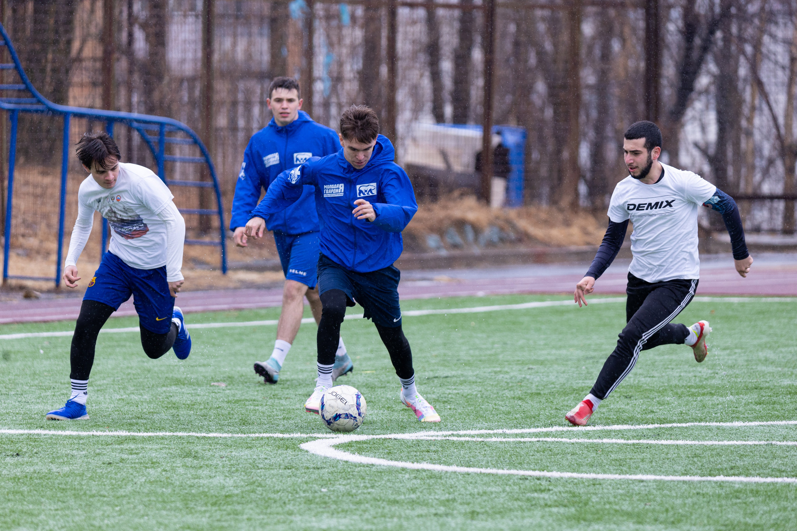 Товарищеский матч по футболу между ФК «Молодая Гвардия» и ФК «Культура». Олег Катакинов| Репортажный фотограф в городе у моря (Владивосток)