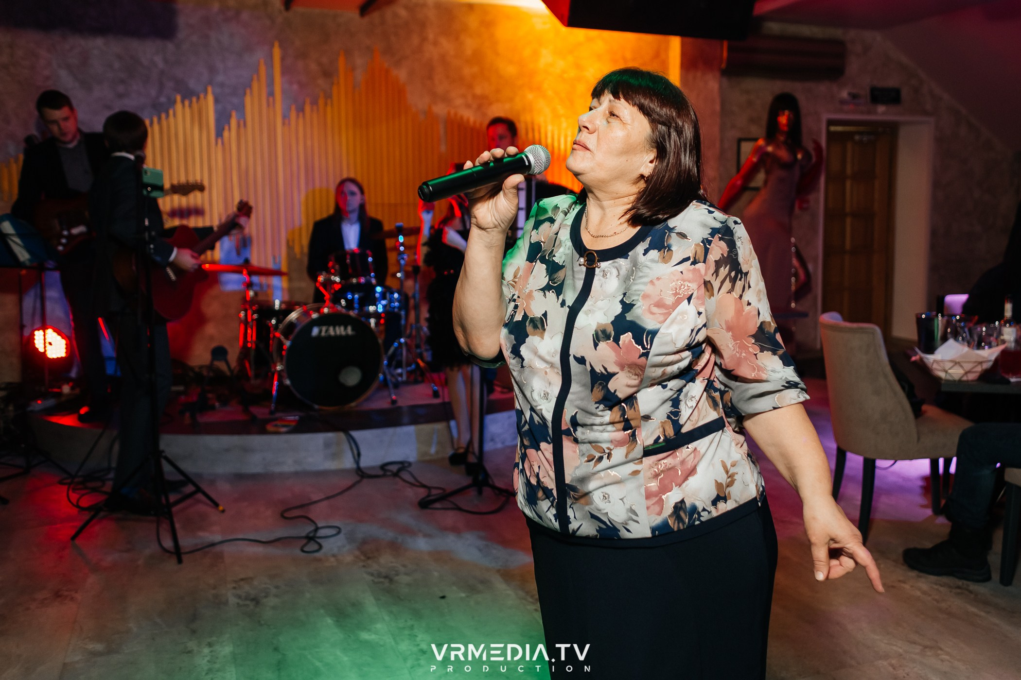 Открытие караоке-зала в «Империи»