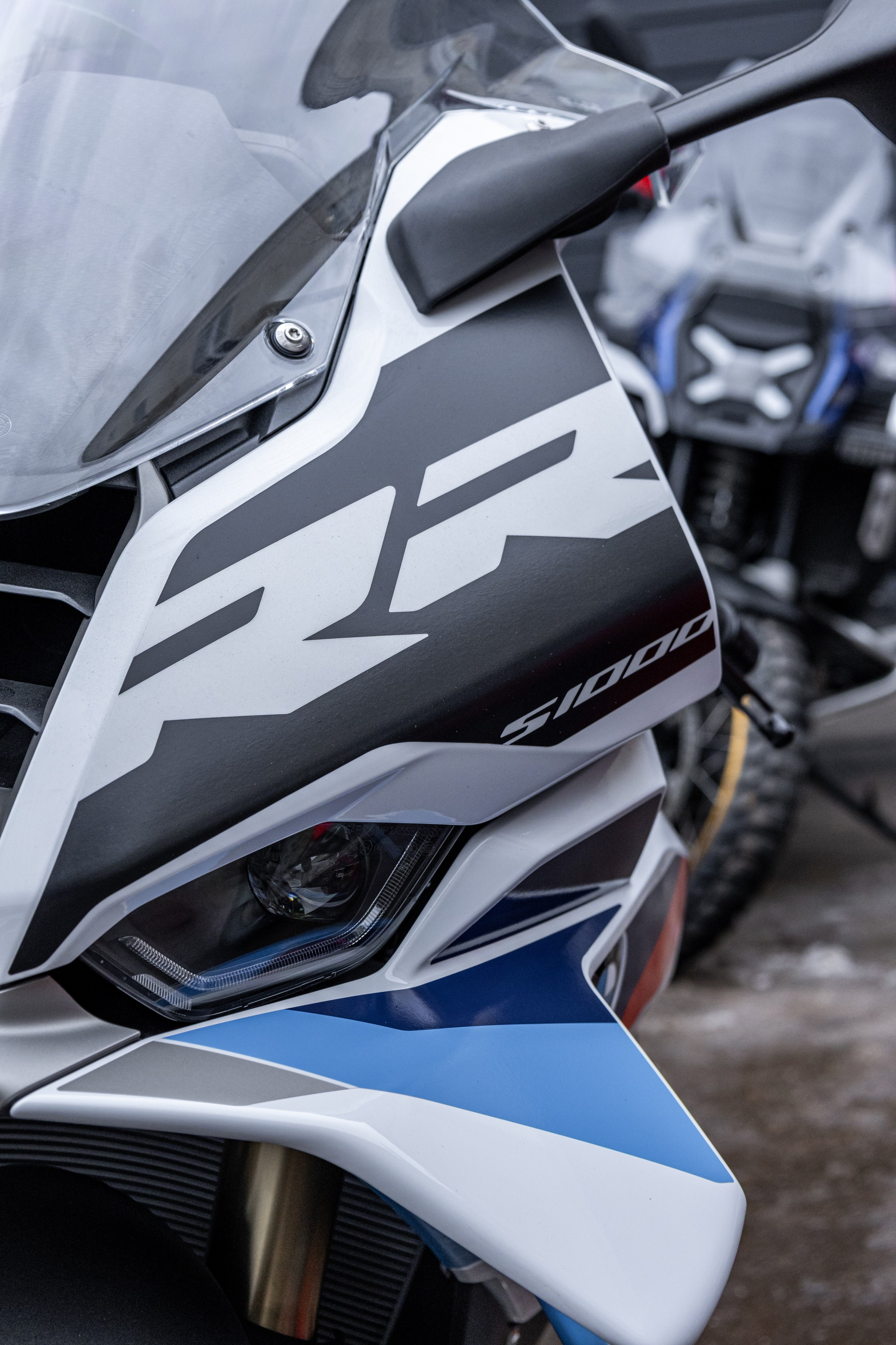 Фотосессия с мотоциклами и автомобилями. Предметный фотограф в Москве и Московской области