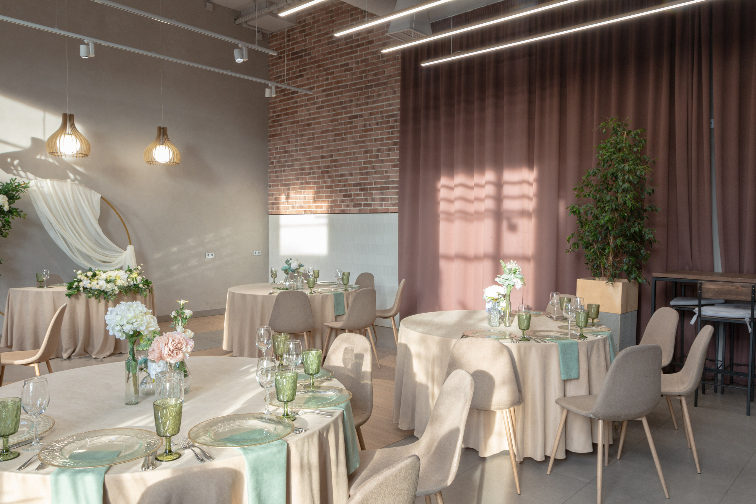 Интерьерная съёмка для кафе и ресторанов. Предметный и репортажный фотограф Алексей Кротов