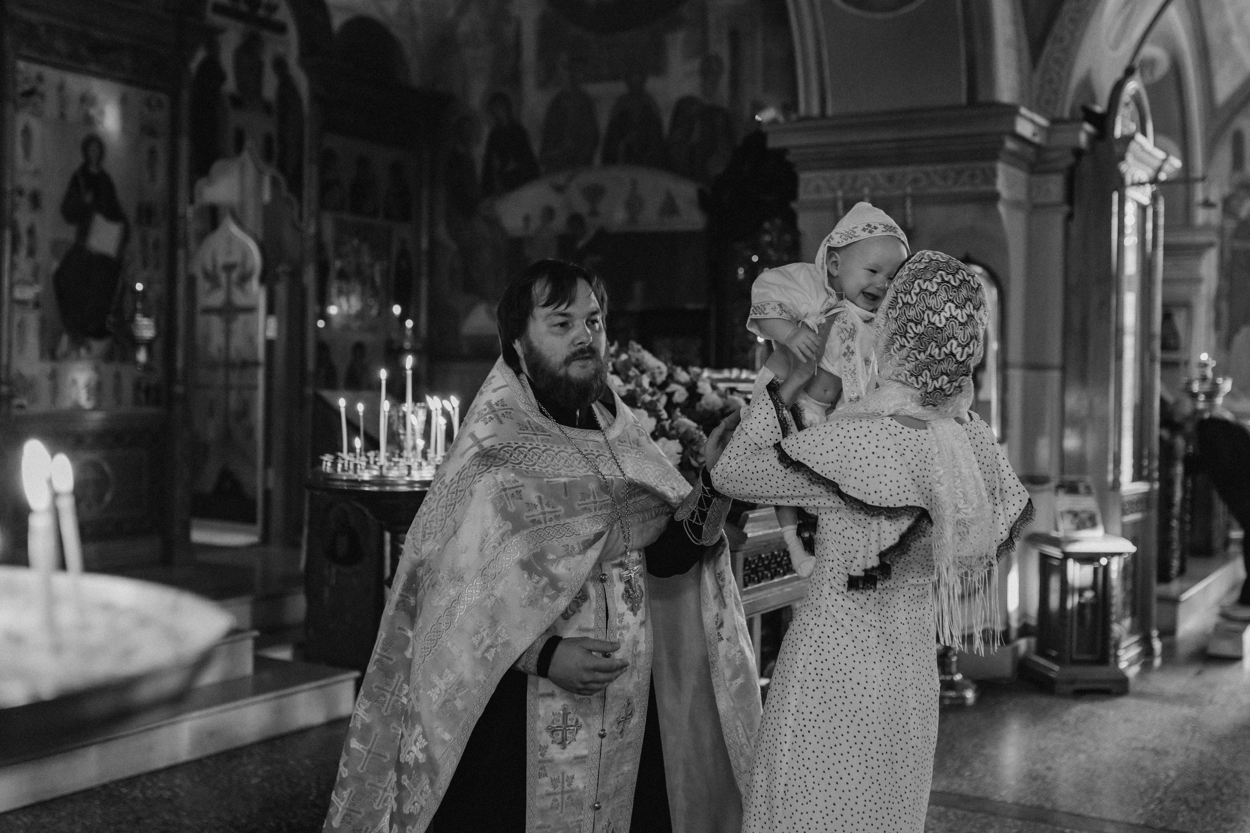 Таинство Крещения Ромы Церковь Покрова Пресвятой Богородицы в Покровском-Глебове-Стрешневе. Семейный и женский фотограф в Москве Коновалова Олеся