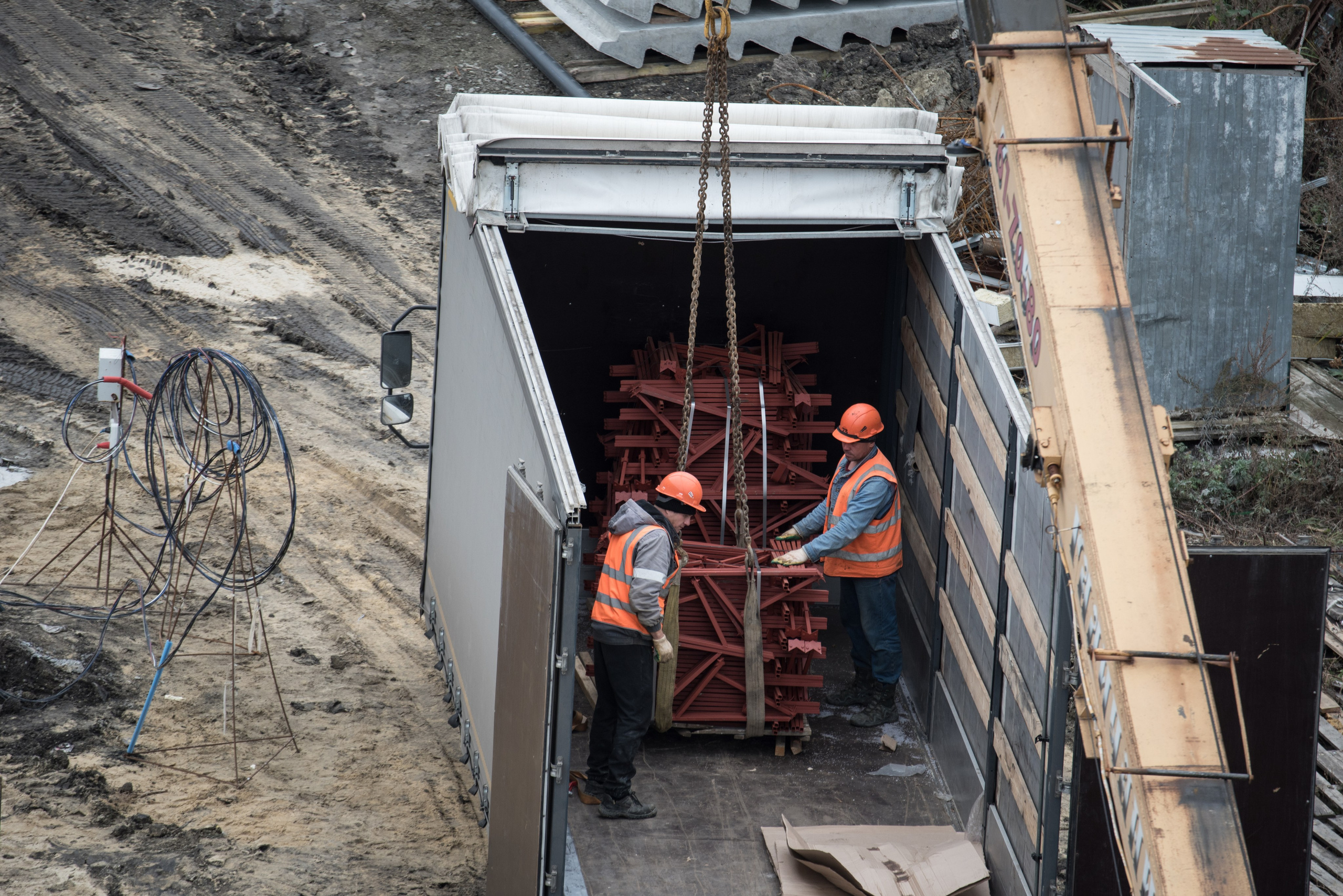 Погрузка строительного оборудования