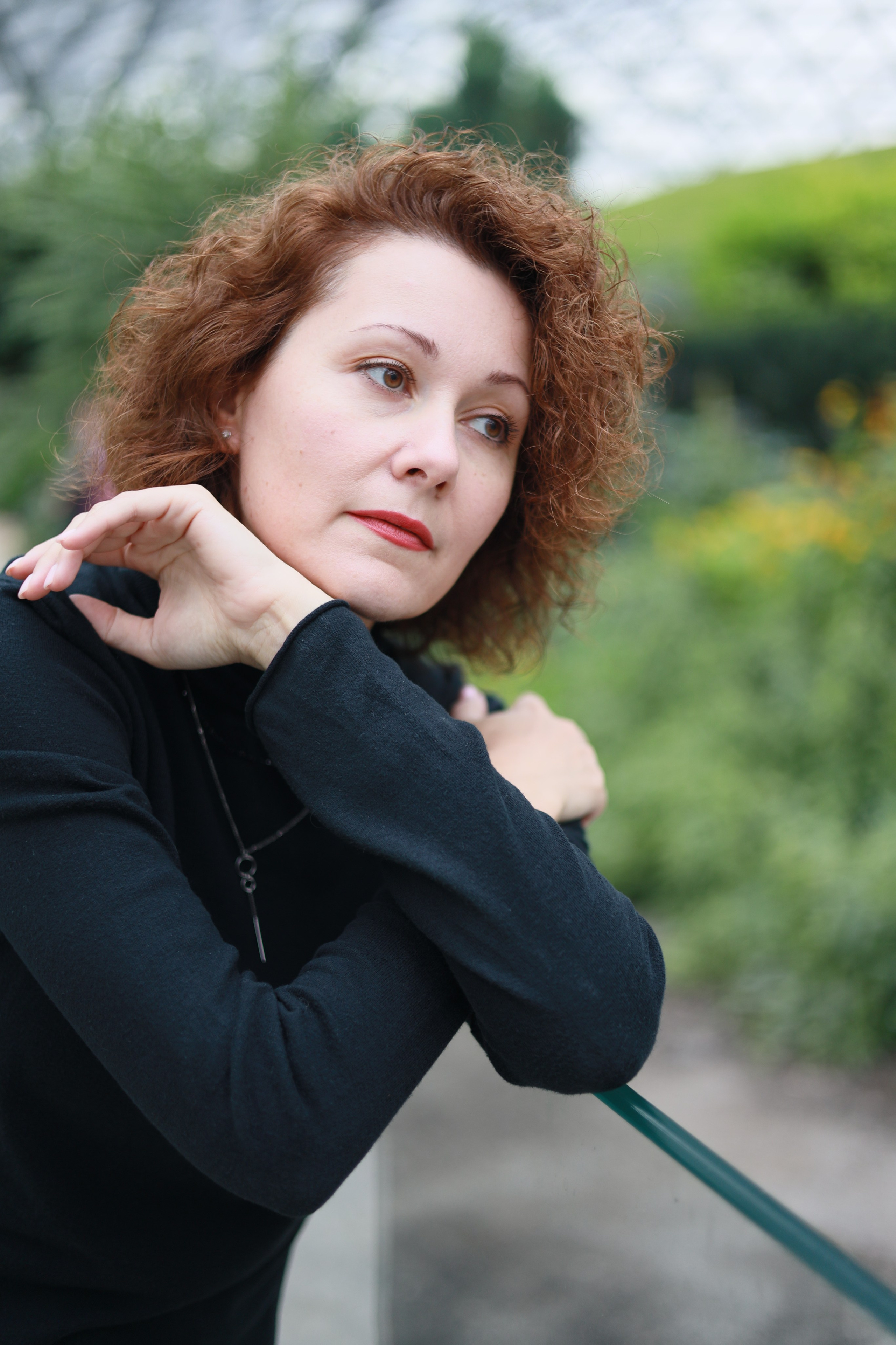 Larisa walking in the park. Family, portrait, content photo in Costa Rica Evgeniya Besprozvannykh