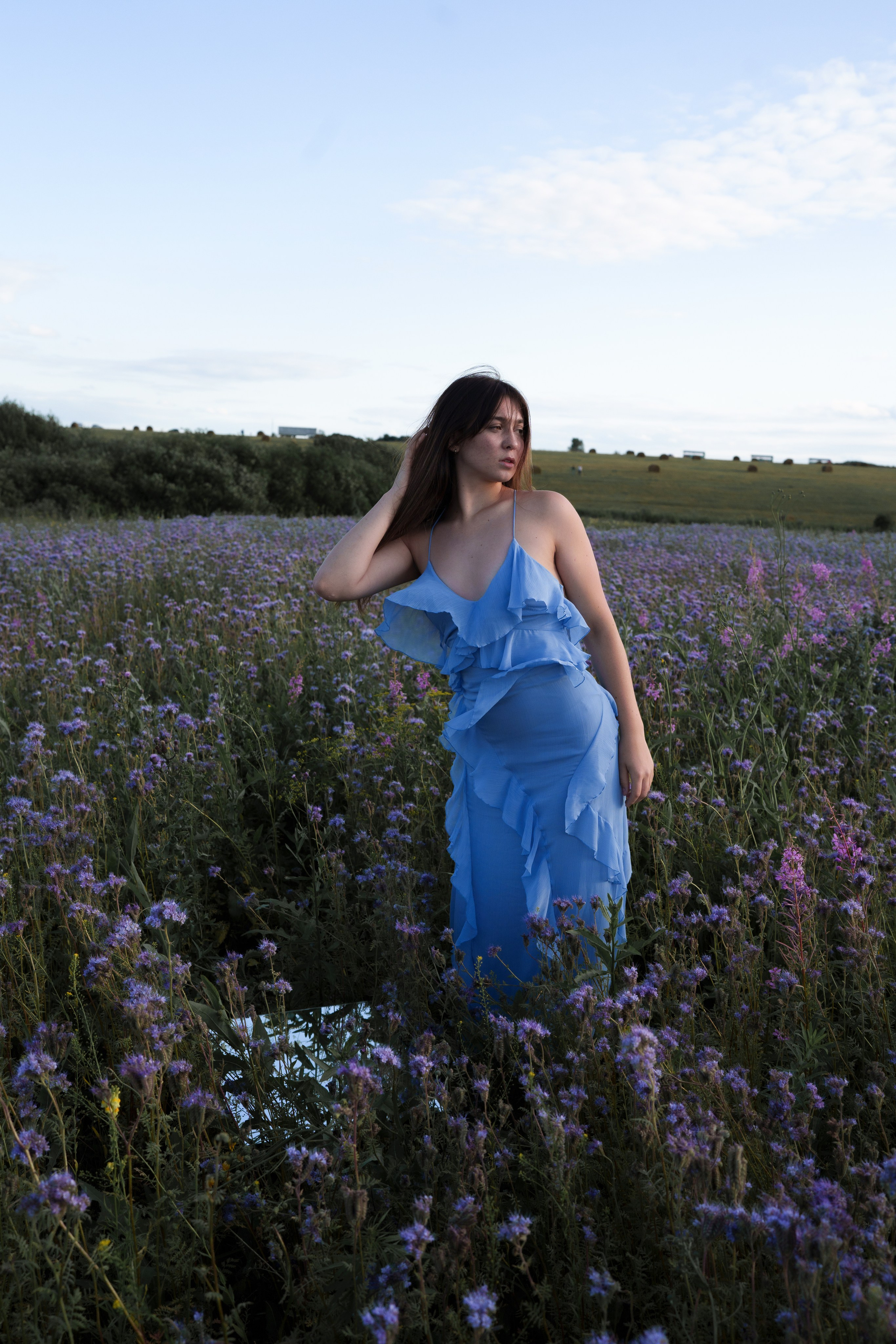 Девушка в платье цвета неба. Индивидуальный фотограф в Красноярске