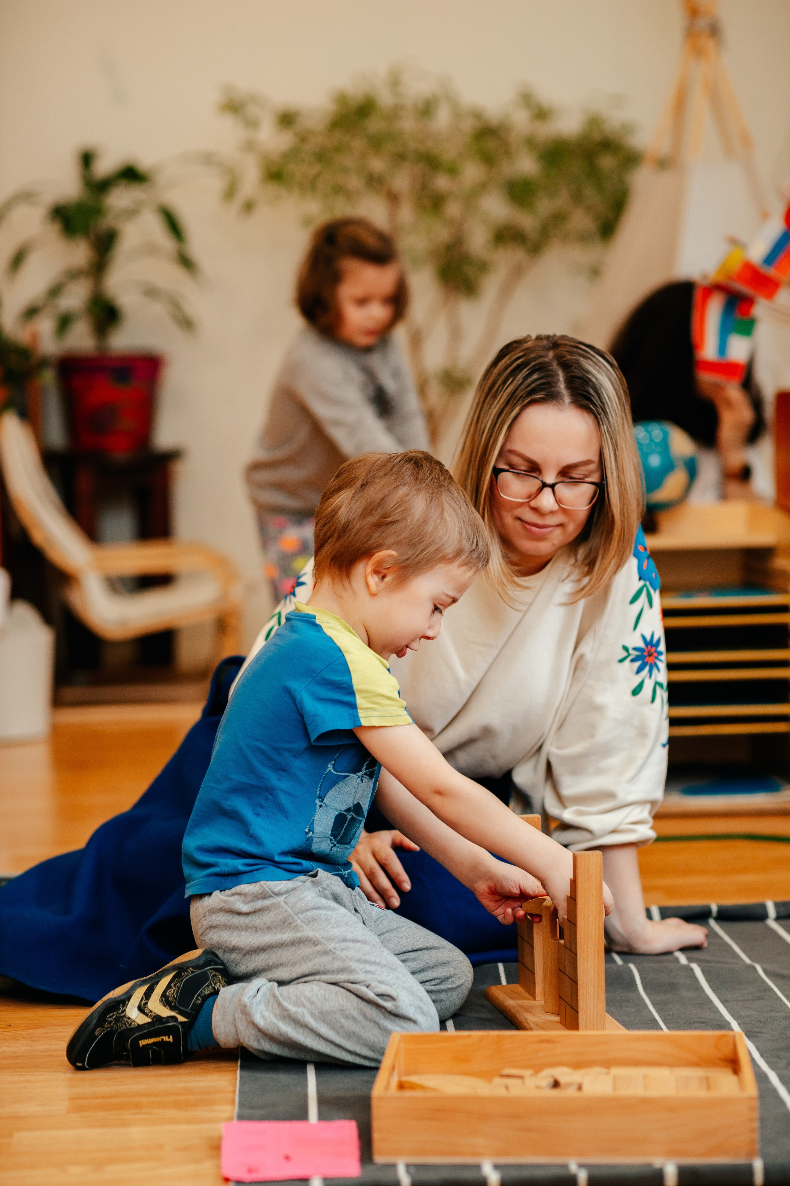 8 марта в Монтессори-саду. Семейный lifestyle фотограф в Санкт-Петербурге Людмила Пахомова