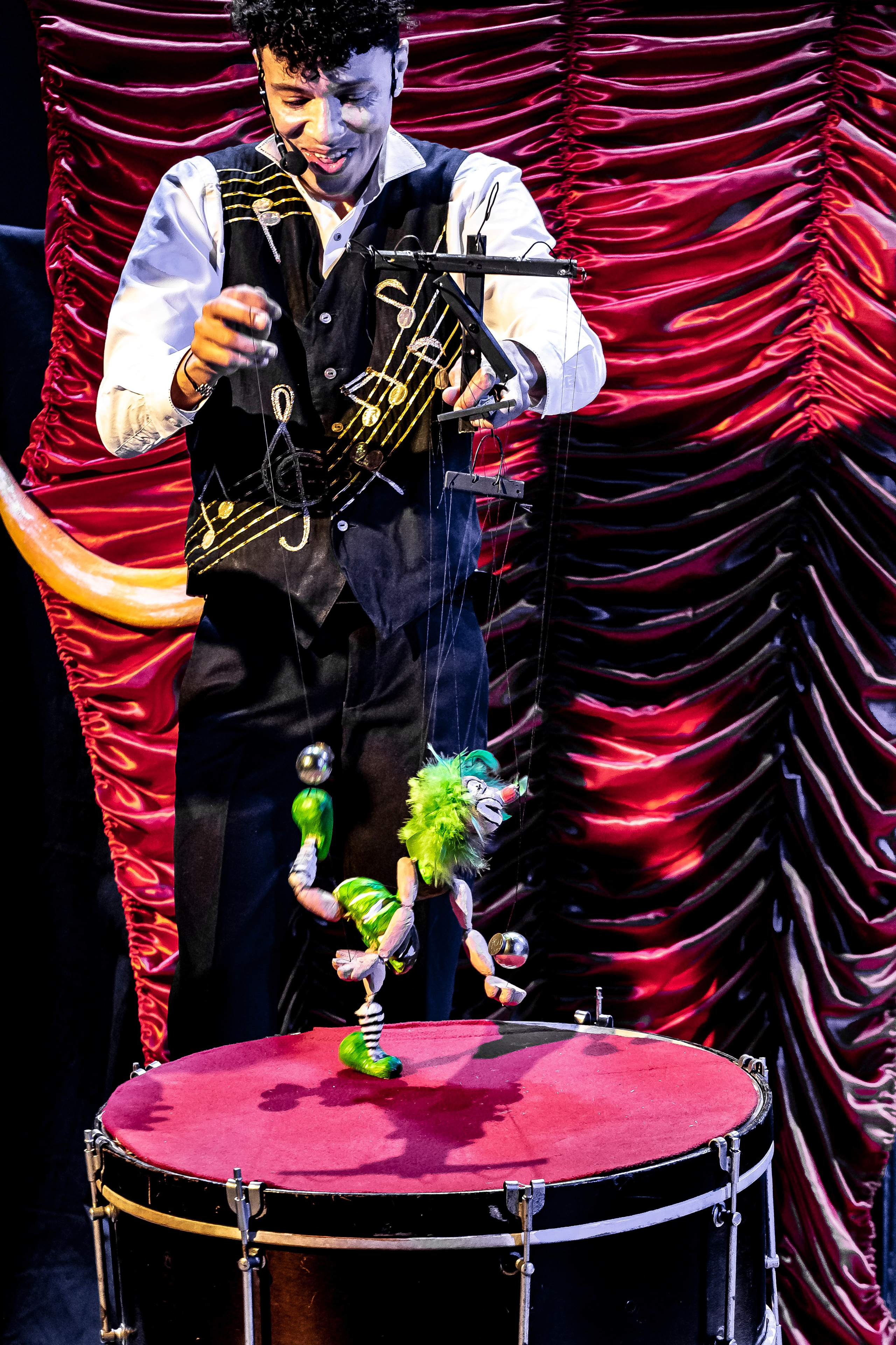 Цирк из Саквояжа спектакль театра САКВОЯЖ. Фотограф в Сочи Юрий Шептаев