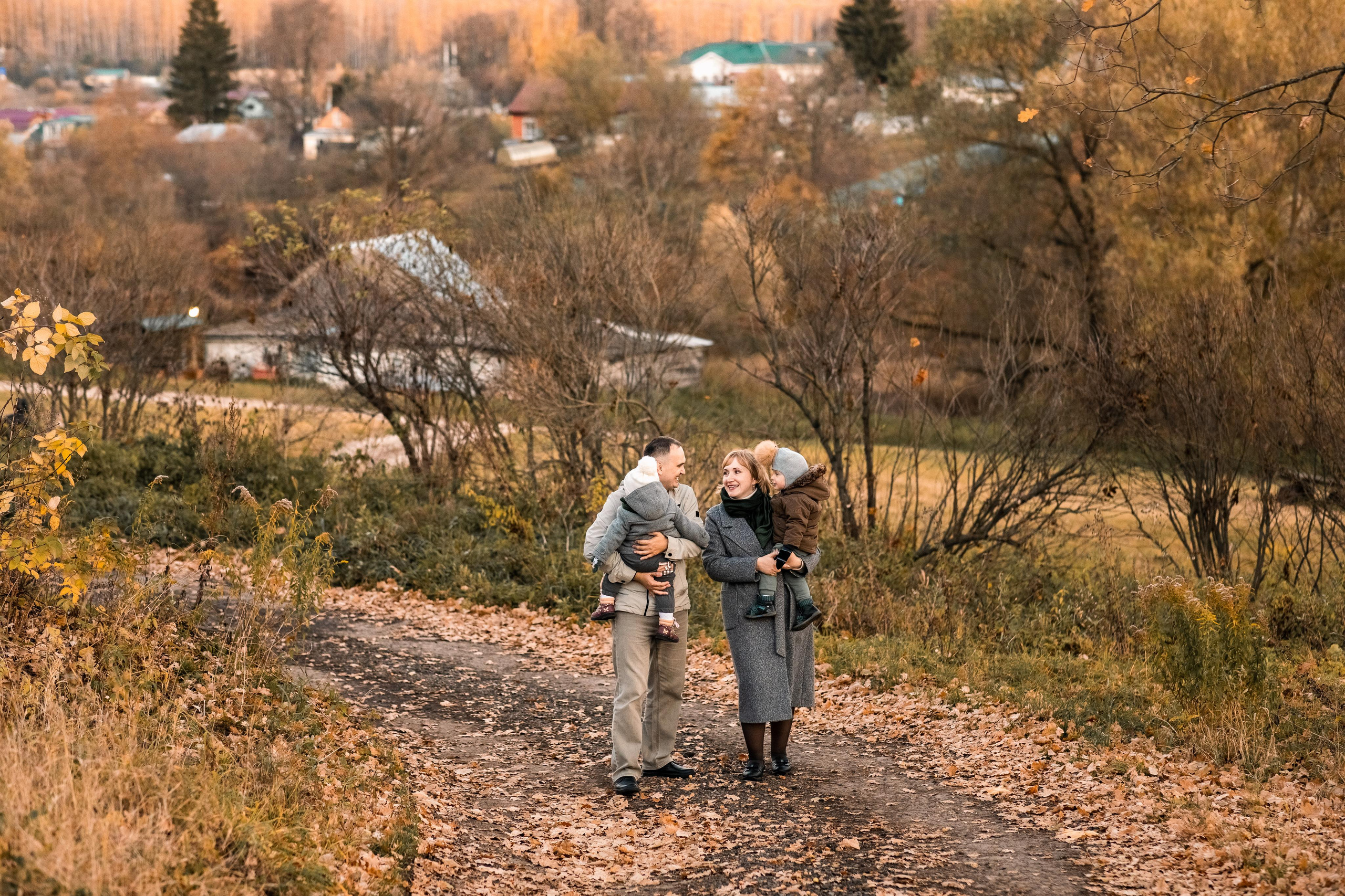 Фотопрогулка для семьи Анны в Ясной Поляне. Женский семейный фотограф Тула Москва Захарова Анна