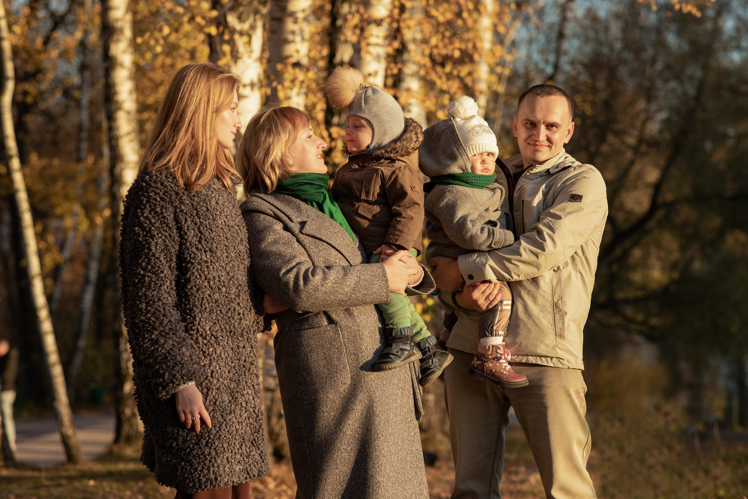 Софья и Василиса в заснеженном парке. Женский семейный фотограф Тула Москва Захарова Анна