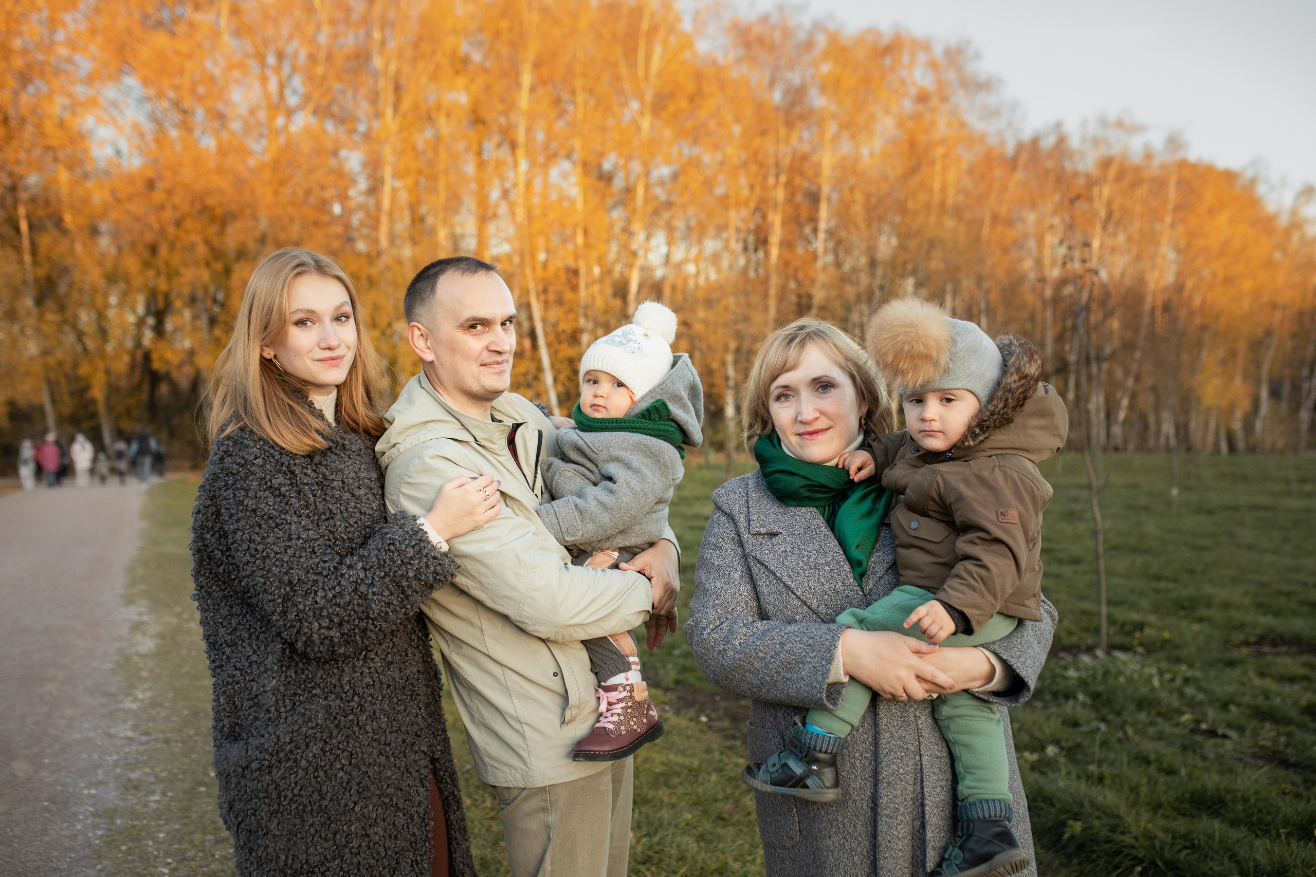Фотопрогулка для семьи Анны в Ясной Поляне. Женский семейный фотограф Тула Москва Захарова Анна