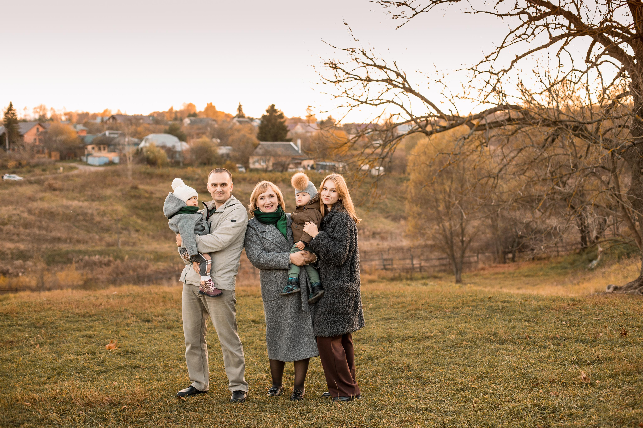 Фотопрогулка для семьи Анны в Ясной Поляне. Женский семейный фотограф Тула Москва Захарова Анна