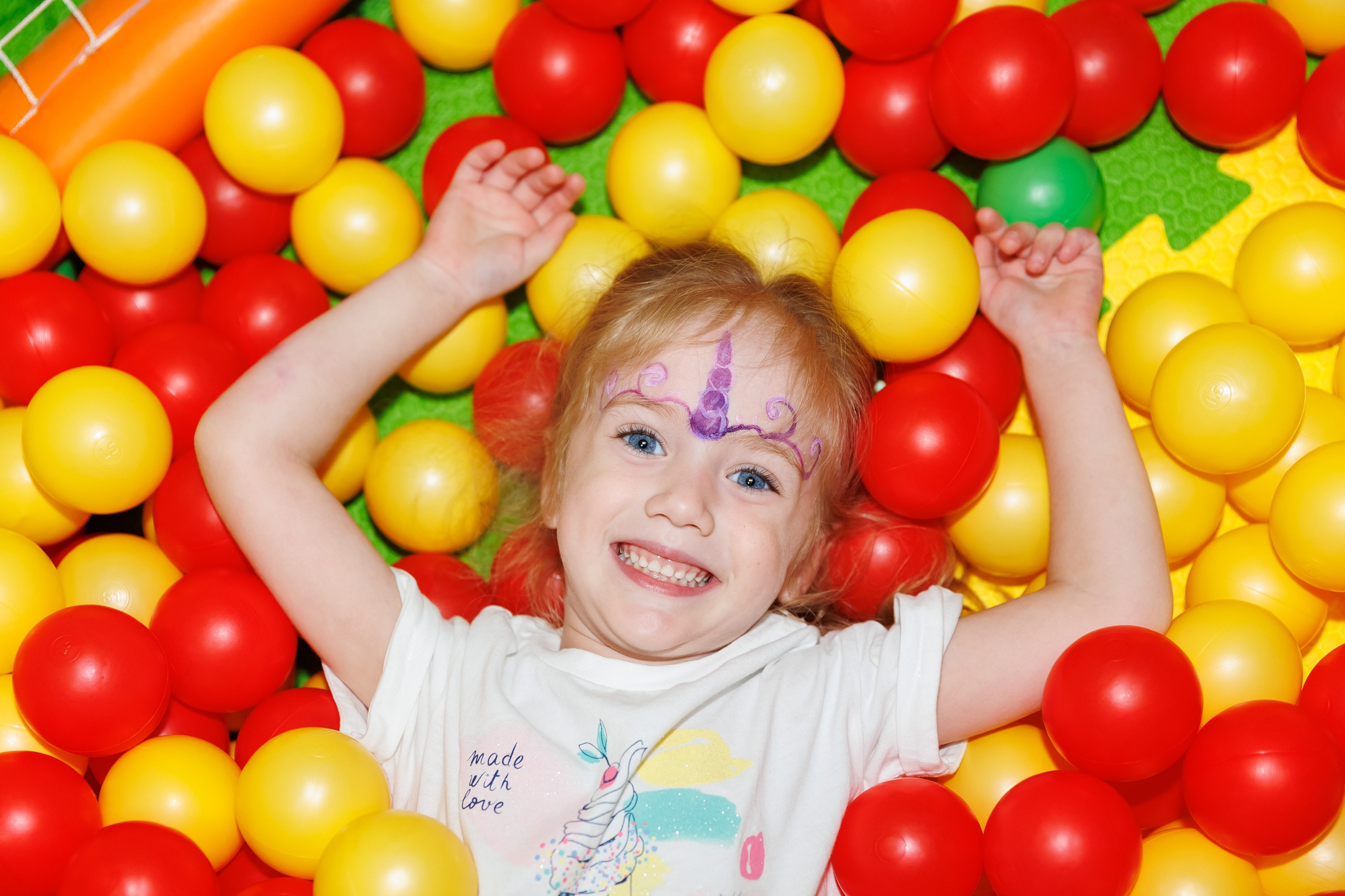 Детский лофт Алиса в стране чудес. Женский фотограф в Новосибирске Наталья Гресь