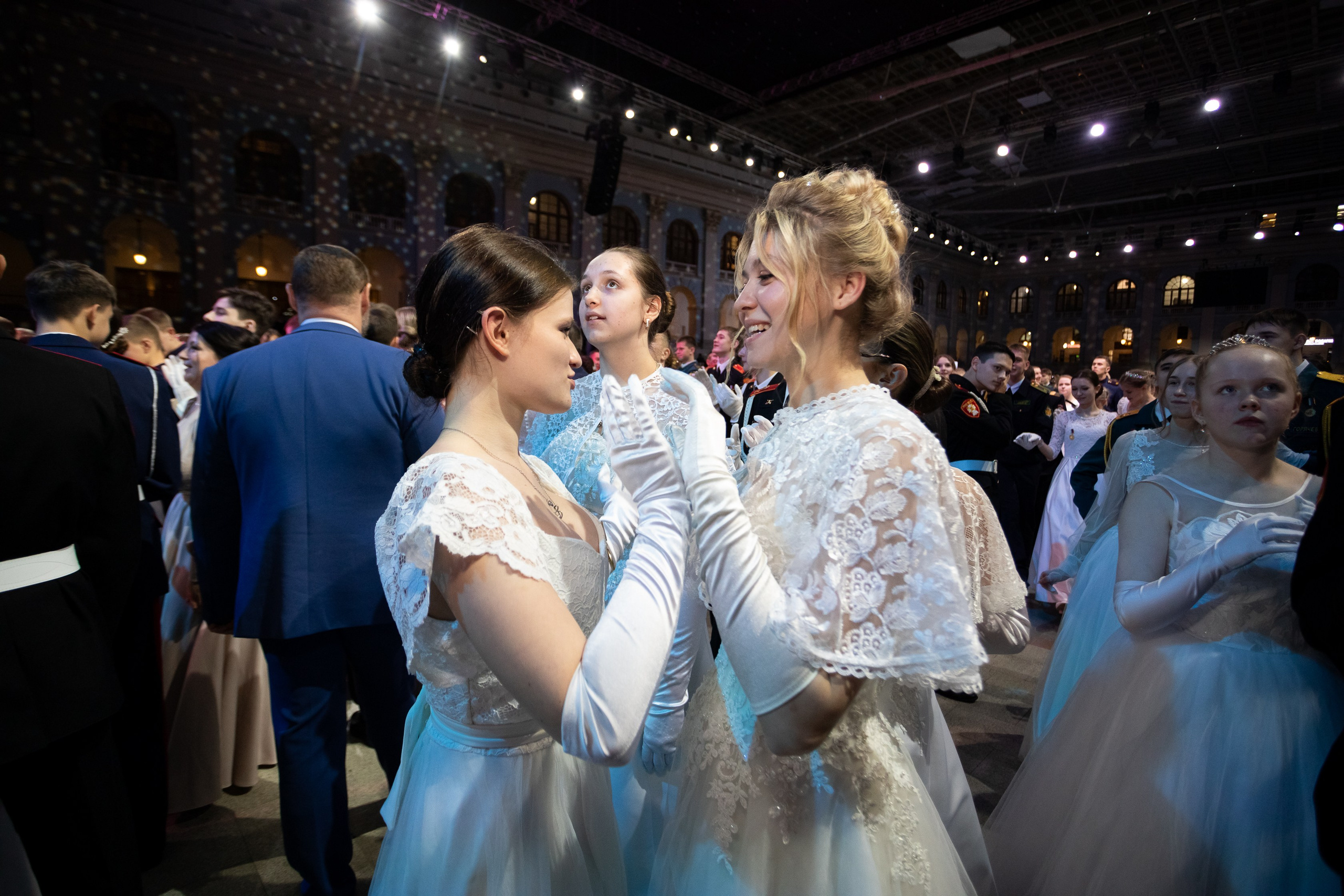 Кадетский бал. VICTOR SAPOZHNIKOV