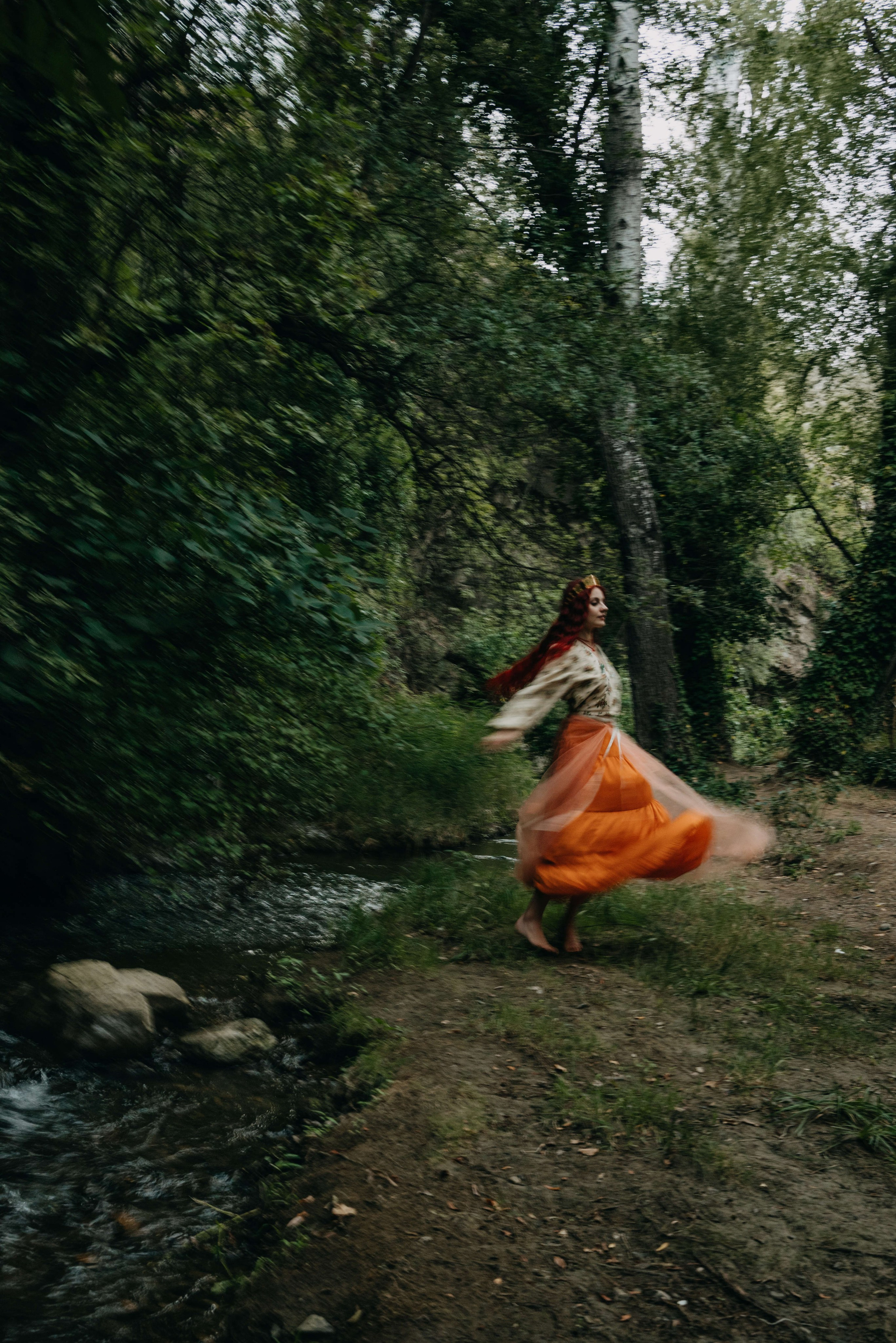 Съемка для бренда славянских украшений в лесу. Портретный и свадебный фотограф в Тбилиси • xeniqo