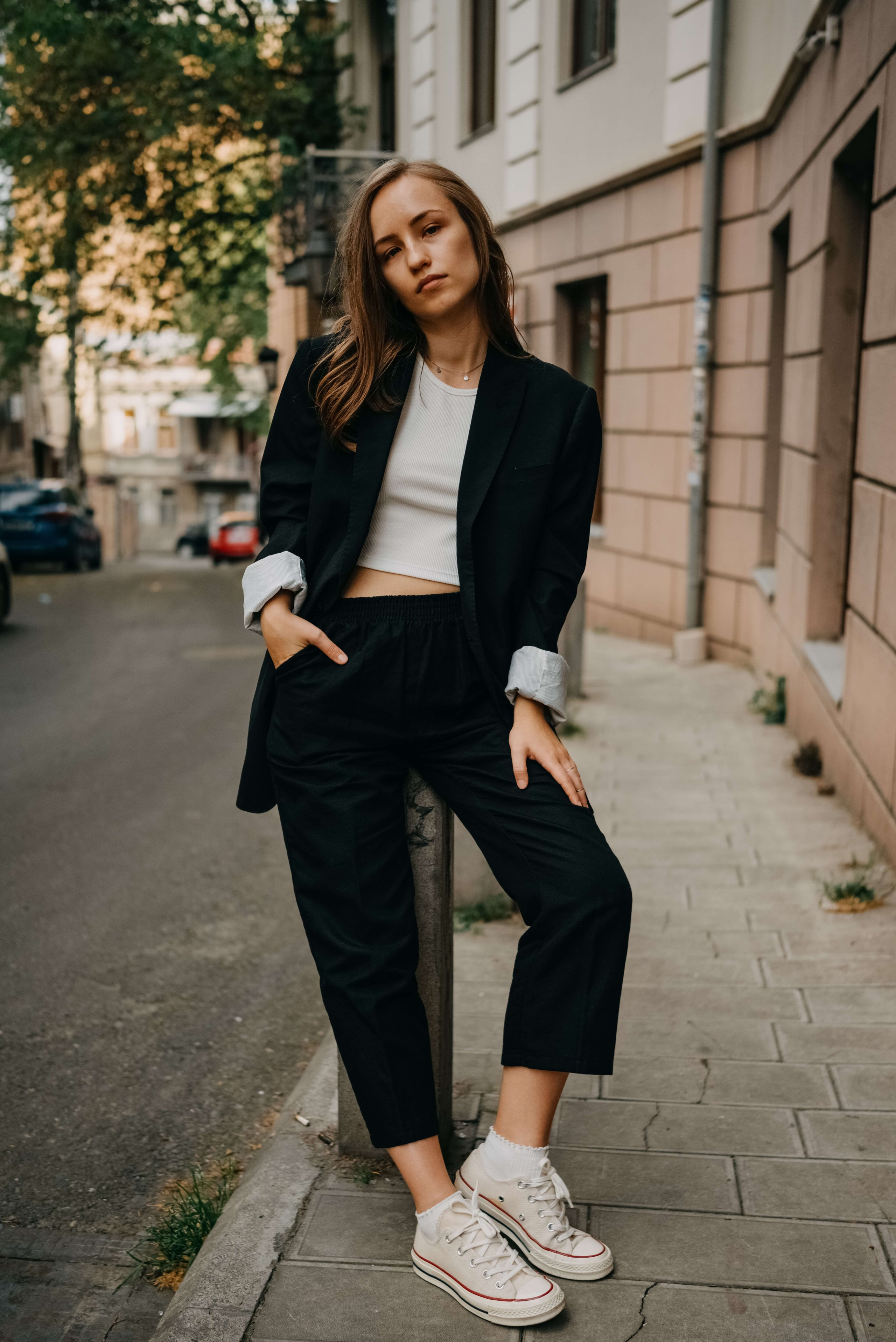 Контентная съемка художницы в городе. Портретный и свадебный фотограф в Тбилиси • xeniqo