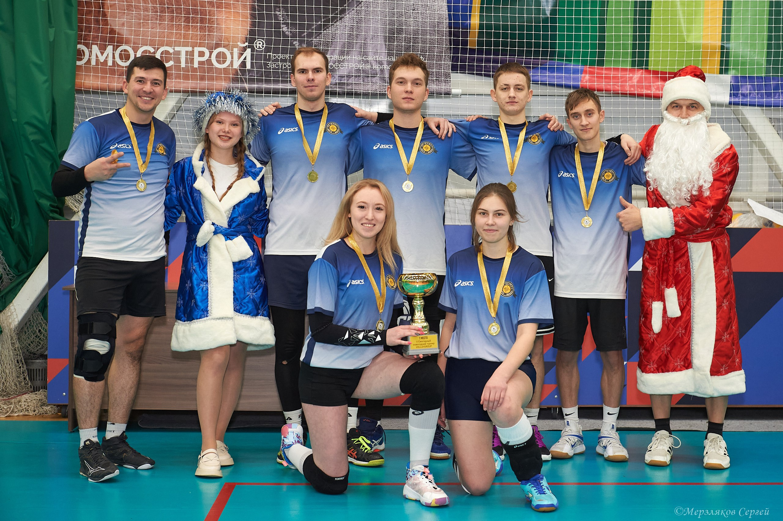 Новогодний волейбольный турнир. Ижевск. 16.12.23. Спортивный репортажный фотограф в Ижевске Сергей Мерзляков
