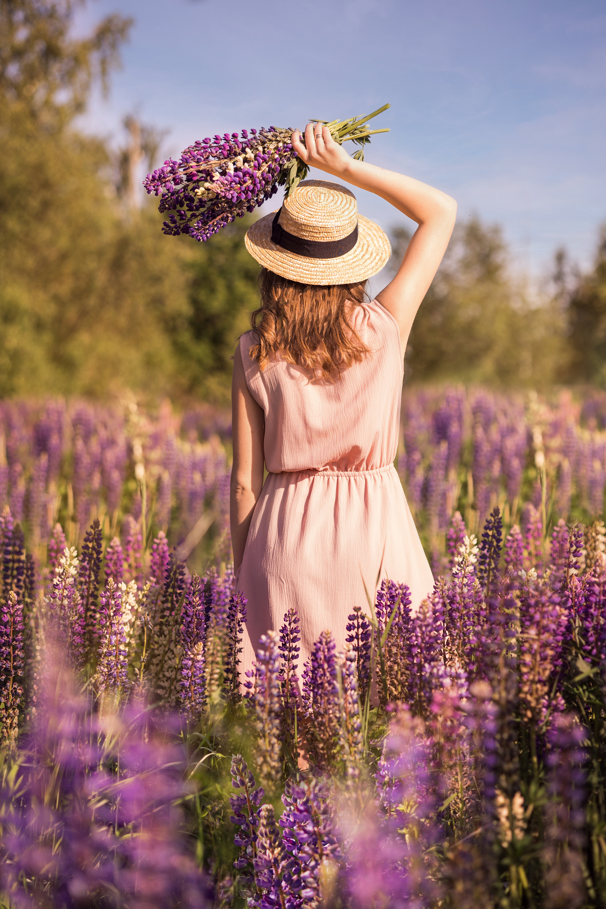 Фотосессия в люпинах. Фотограф Ирина Лумпиева. Снимайте моменты жизни кадр за кадром!