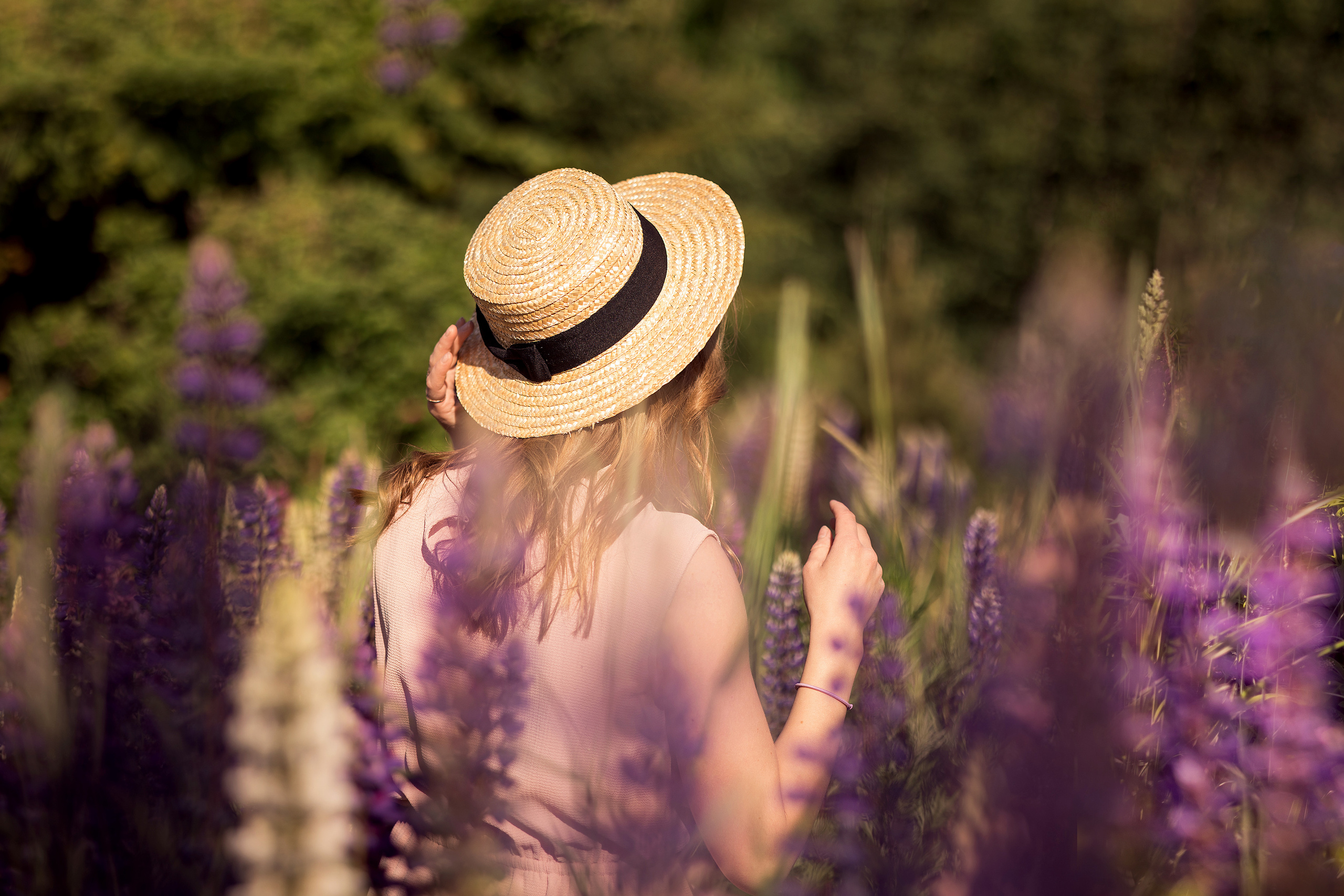 Фотосессия в люпинах. Фотограф Ирина Лумпиева. Снимайте моменты жизни кадр за кадром!