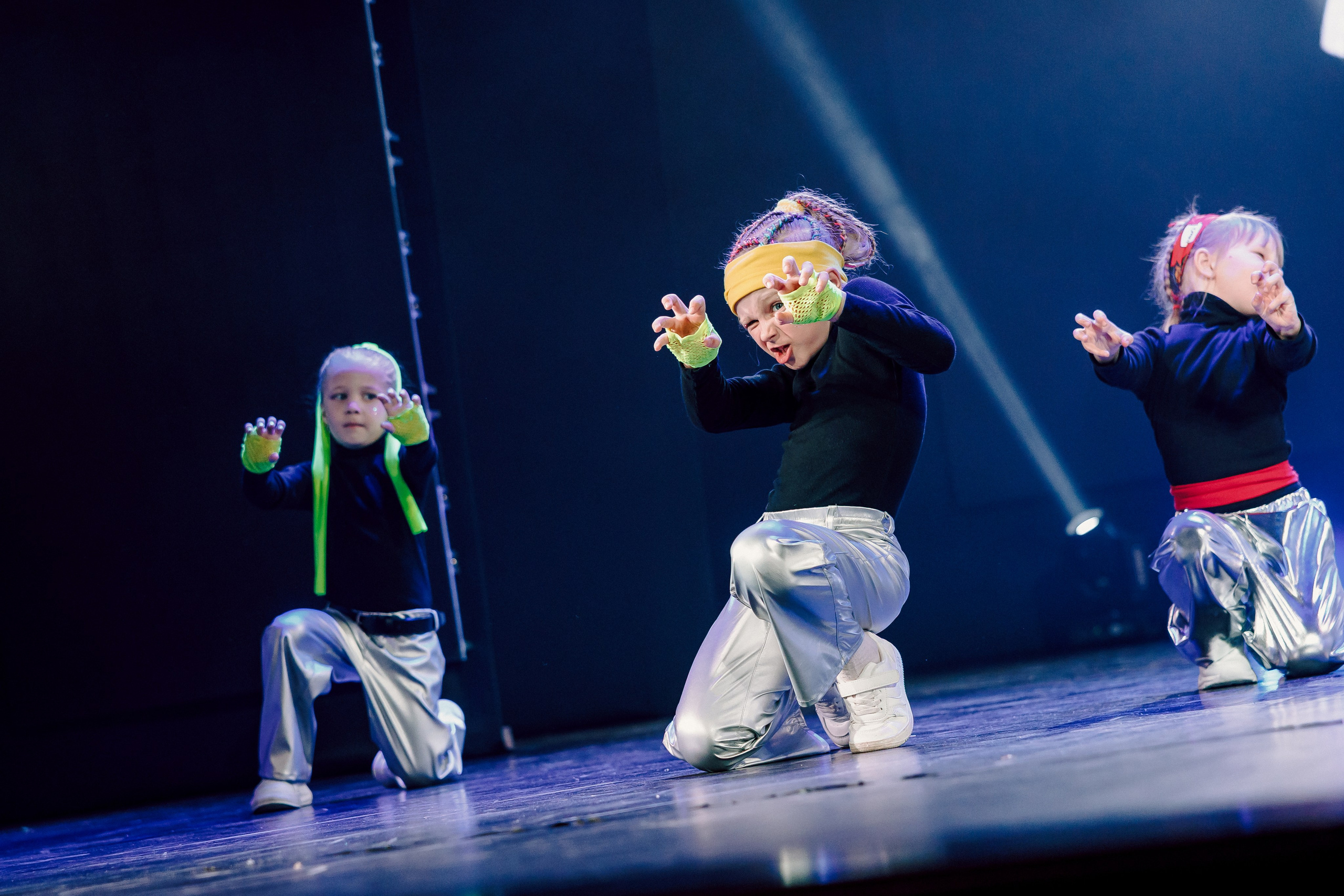 Отчётный концерт танцевальной школы «Red Rabbits» 2025. Лёшка Варзегов — фотограф