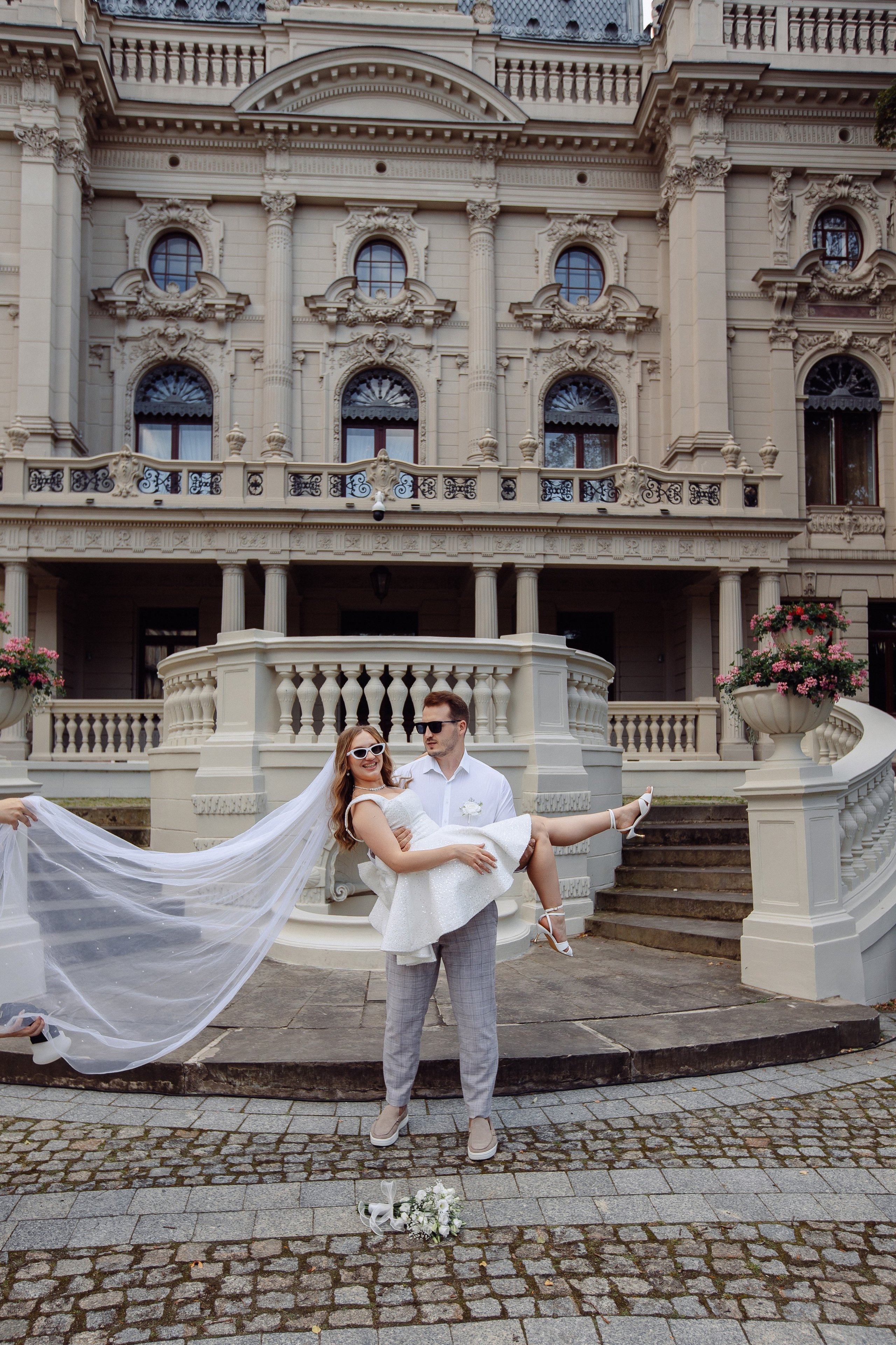 Ślubna sesja zdjęciowa w Pałacu Poznańskiego-Muzeum Miasta Łodzi. Свадебный фотограф Варшава Лодзь Польша Елена Юцова