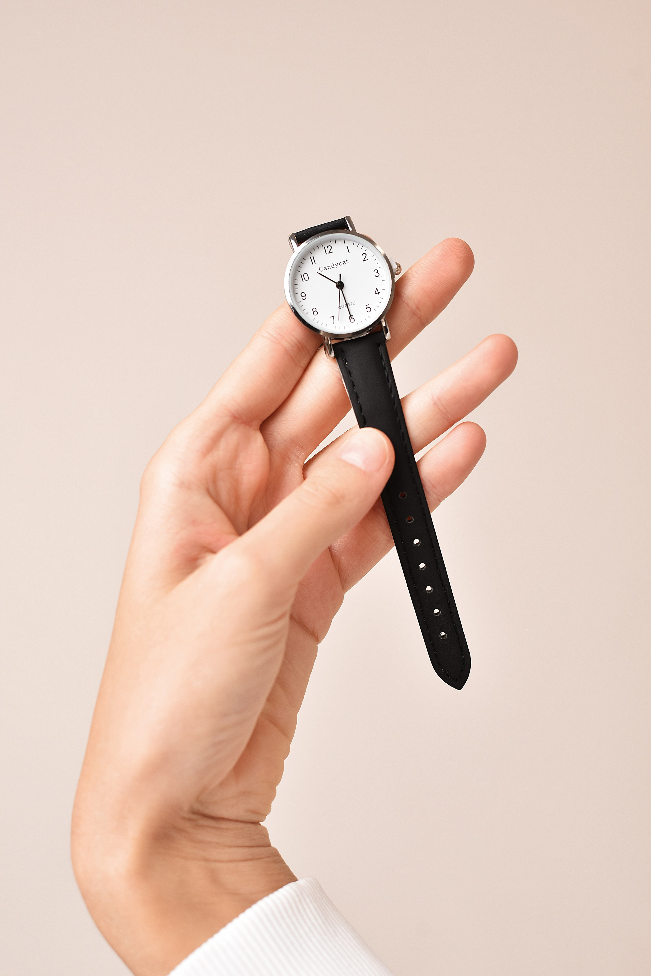 Кейс «Часы» для маркетплейсов. Фотограф Таина Комбарова