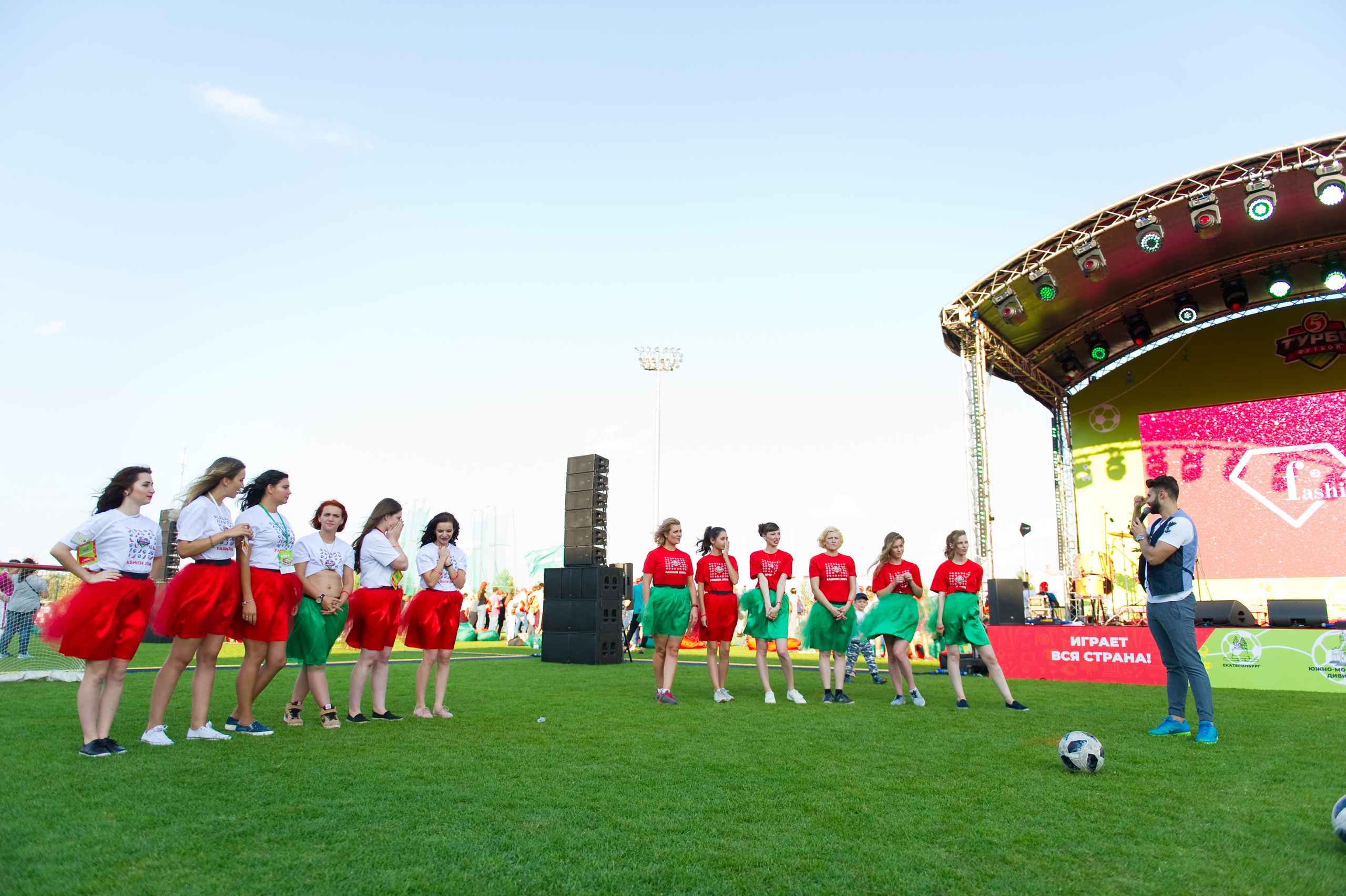 Турбофутбол (корпоративное соревнование «Пятерочки»). Репортажный фотограф и видеограф Слава Думчев. Тимбилдинги, отчетники, корпоративы