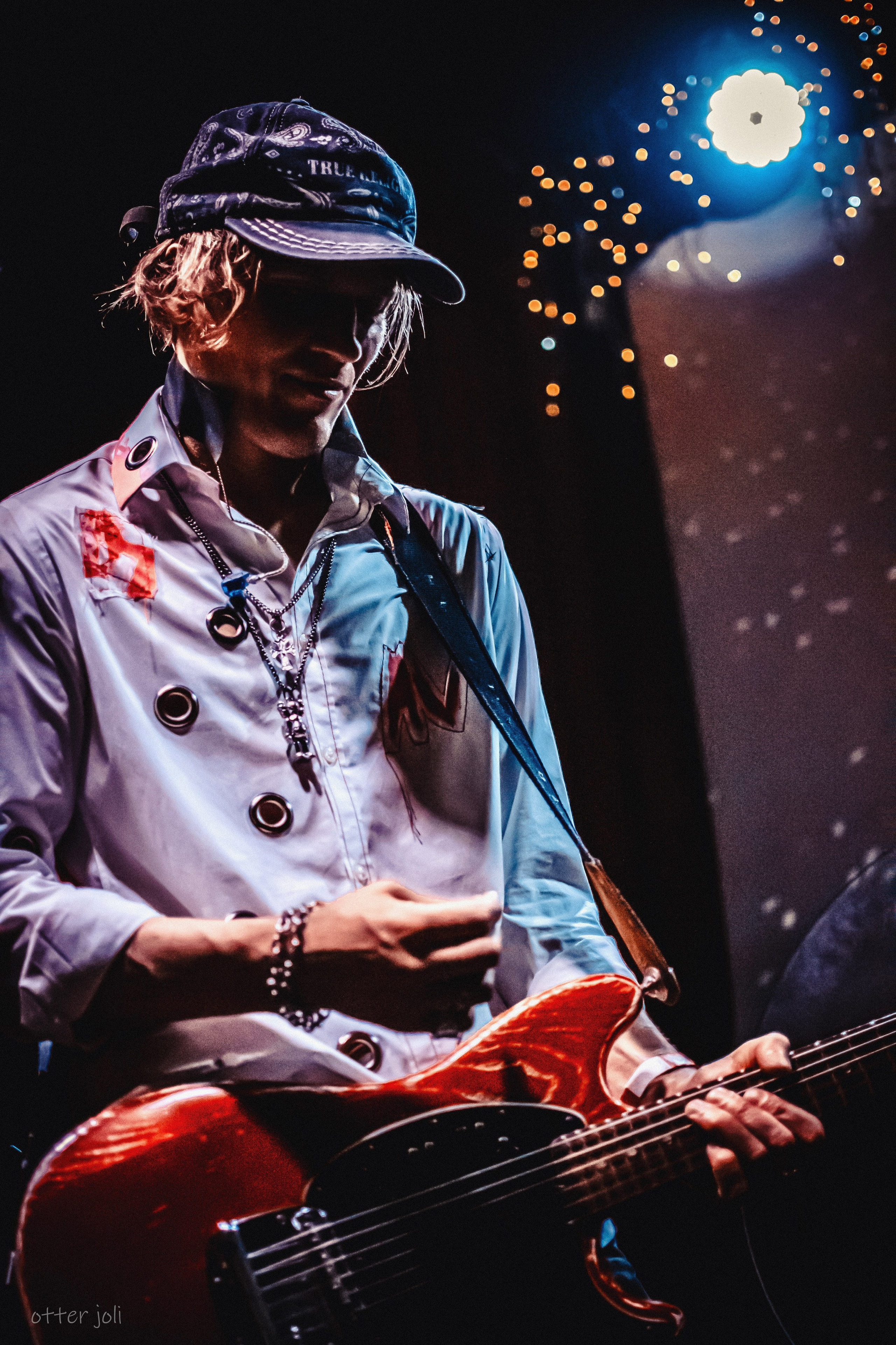 Anzhela Vopit | 16 Тонн Арбат. Концертный репортёр Валерия Сафина