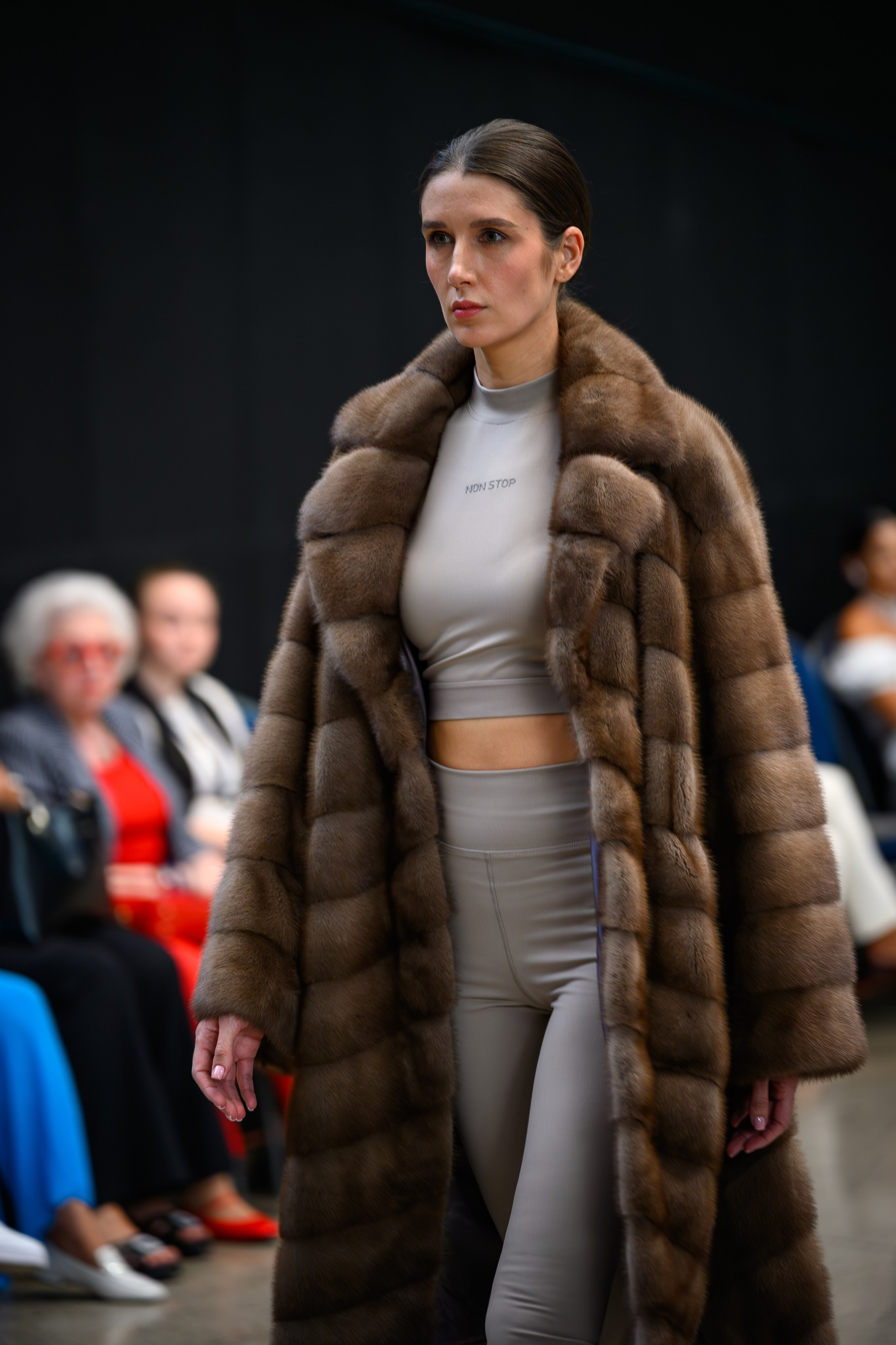 Репортажная фотосъемка Дефиле / Показ мод в Москве. Интерьерный & Репортажный фотограф Озеров Денис, г. Москва