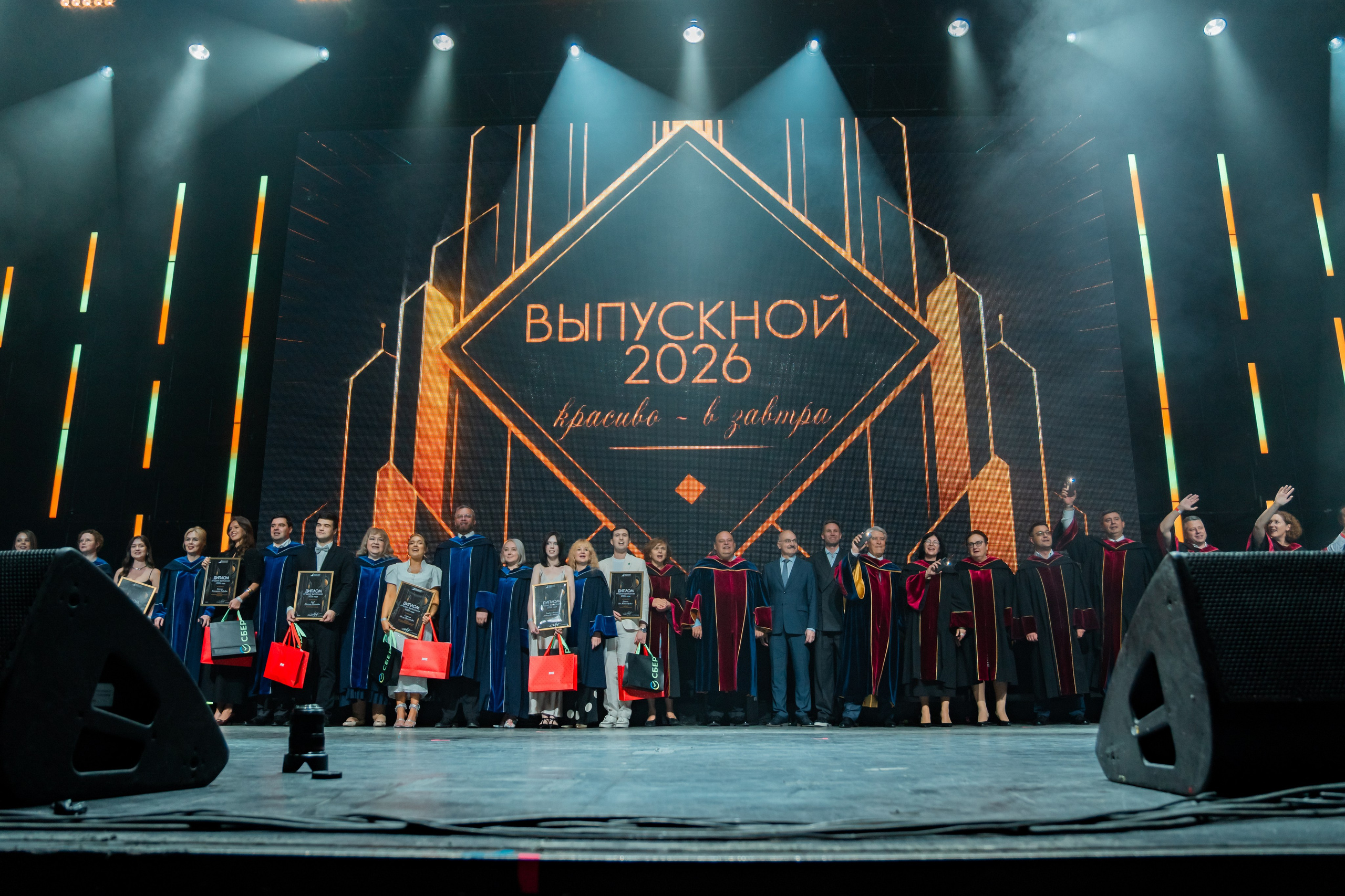 Выпускной Финунивер 2026 | VK Stadium. Репортажный и портретный фотограф Дмитрий Коротков | Москва