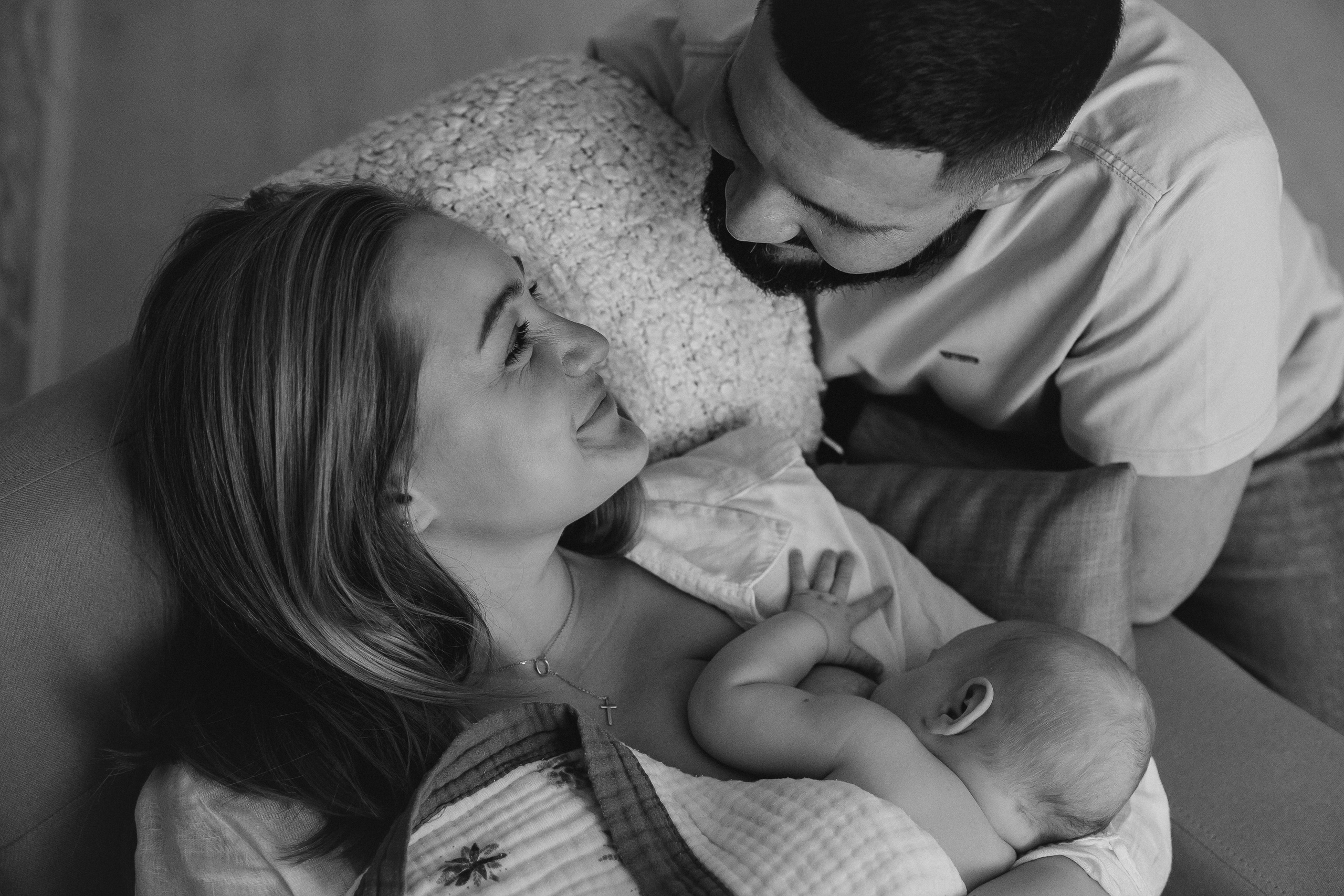 Аня и Антон с малышкой Полиной. Репортажный фотограф в Тюмени Татьяна Мужева